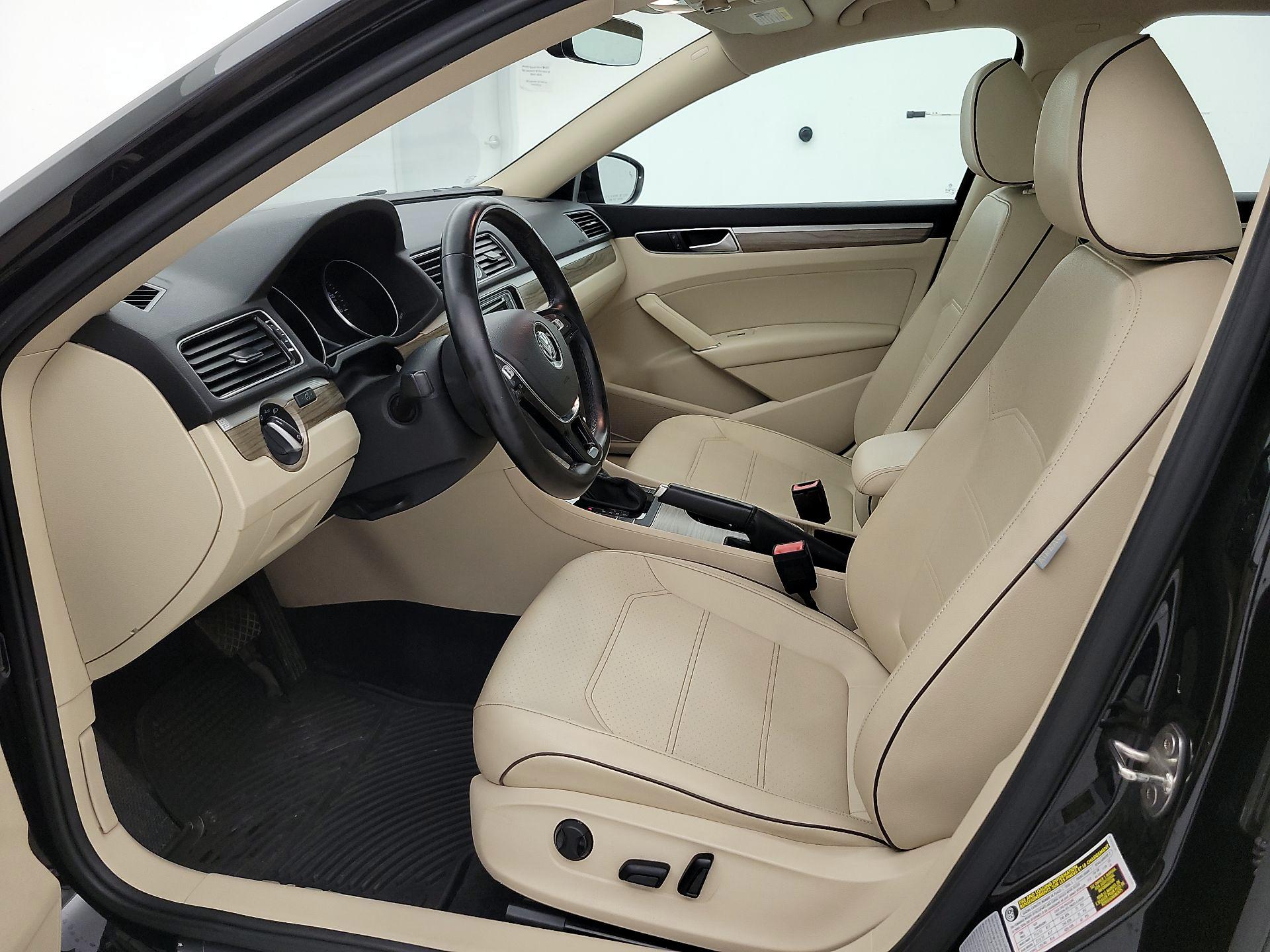 Thumbnail: 2016 Volkswagen Passat - 11