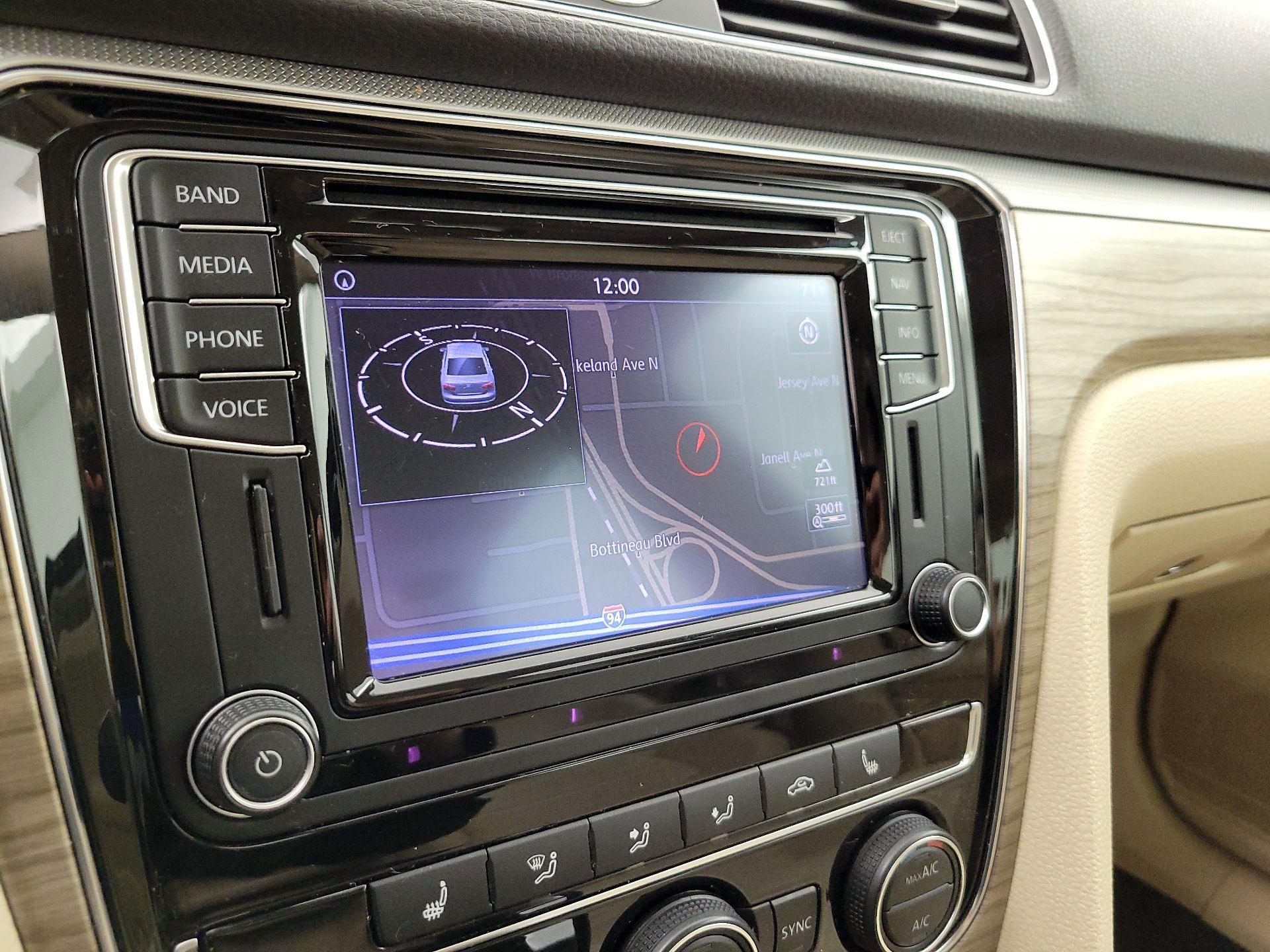 Thumbnail: 2016 Volkswagen Passat - 14