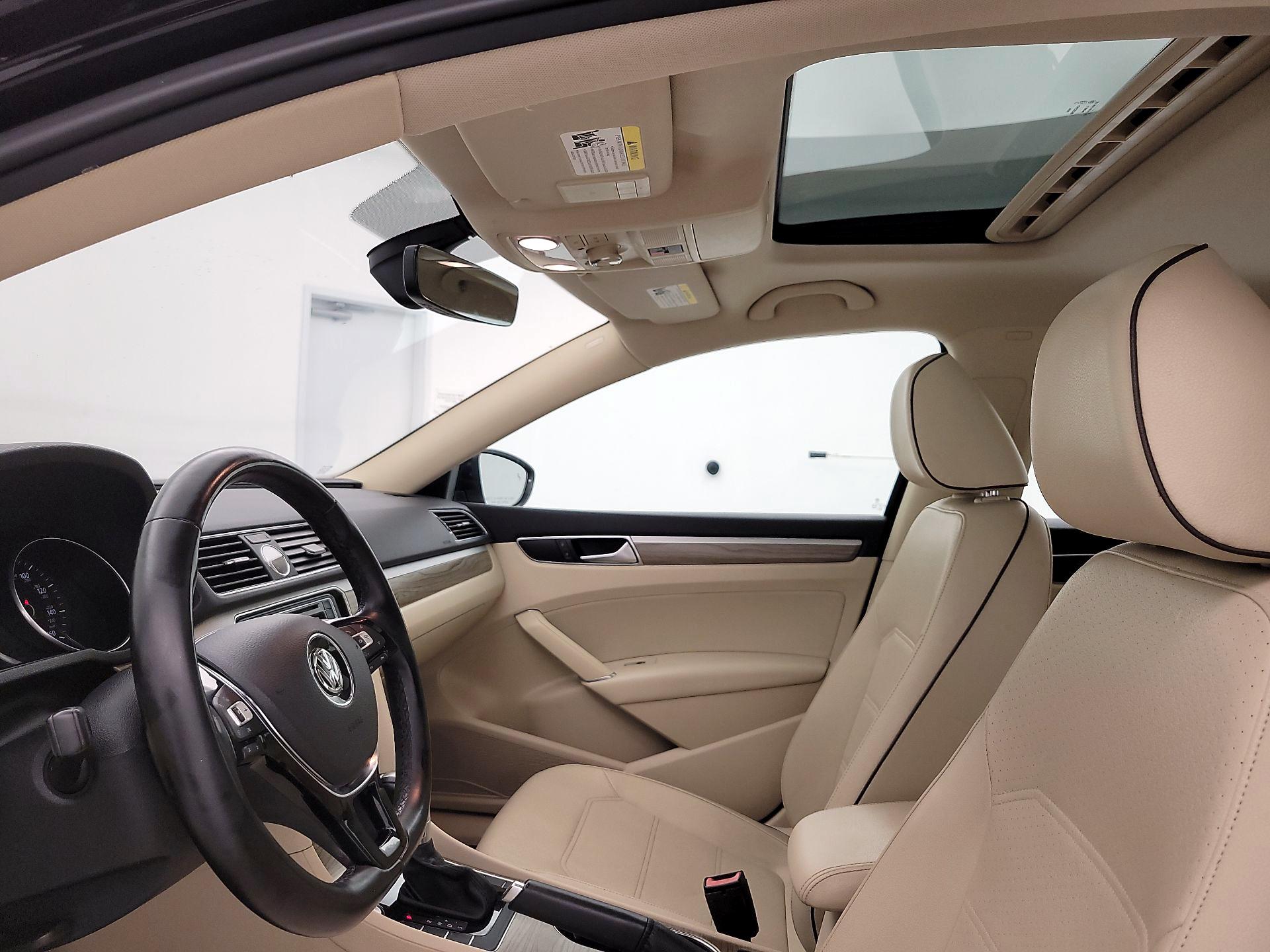 Thumbnail: 2016 Volkswagen Passat - 19