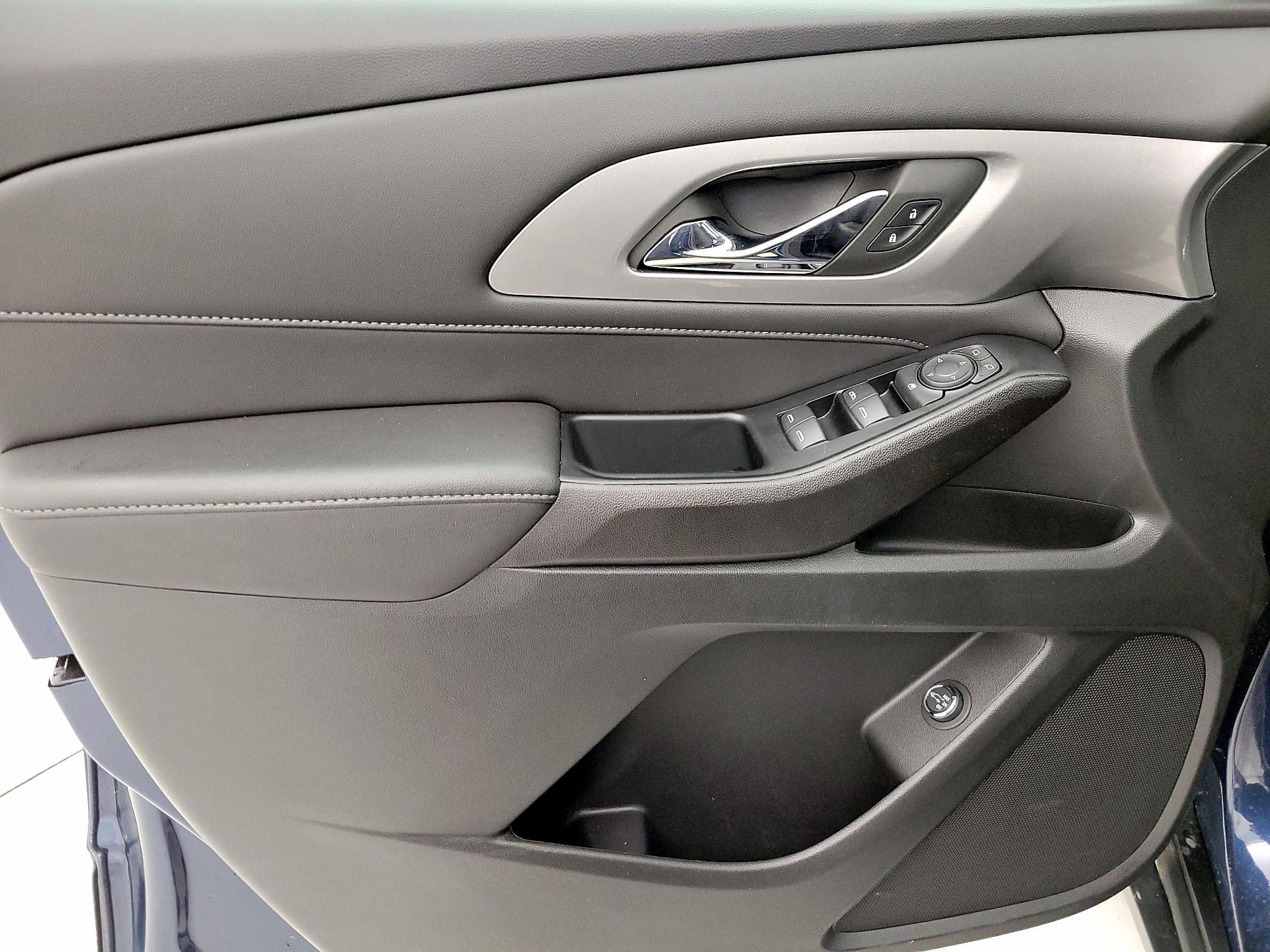 Thumbnail: 2023 Chevrolet Traverse - 12