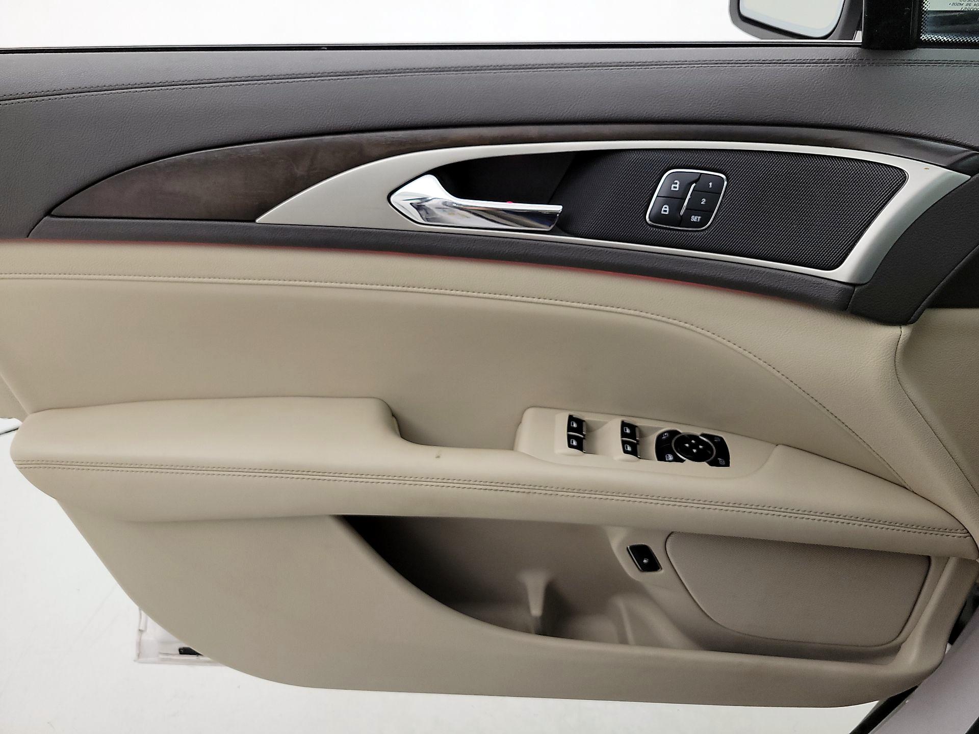Thumbnail: 2017 Lincoln MKZ - 12