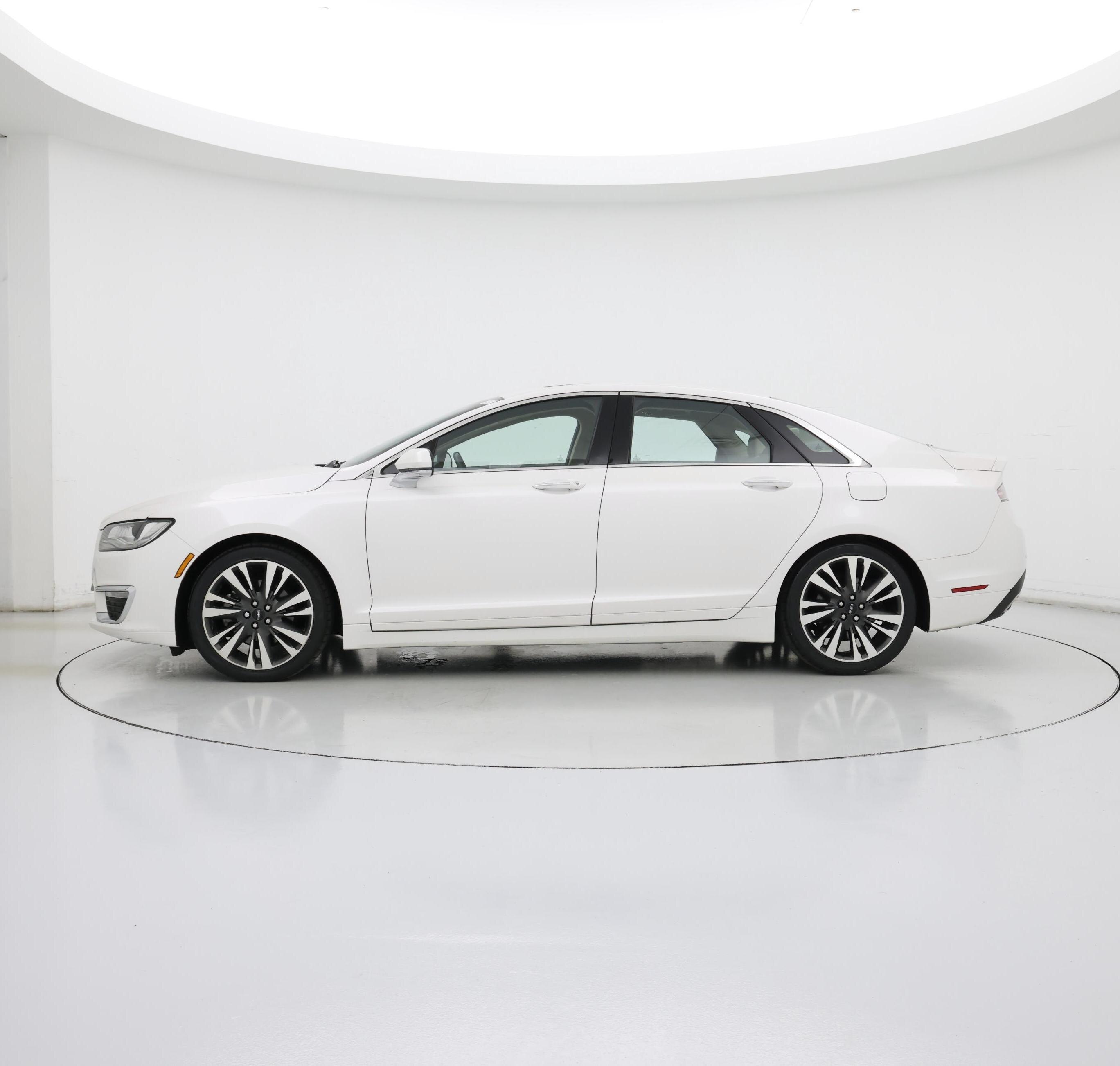Thumbnail: 2017 Lincoln MKZ - 3