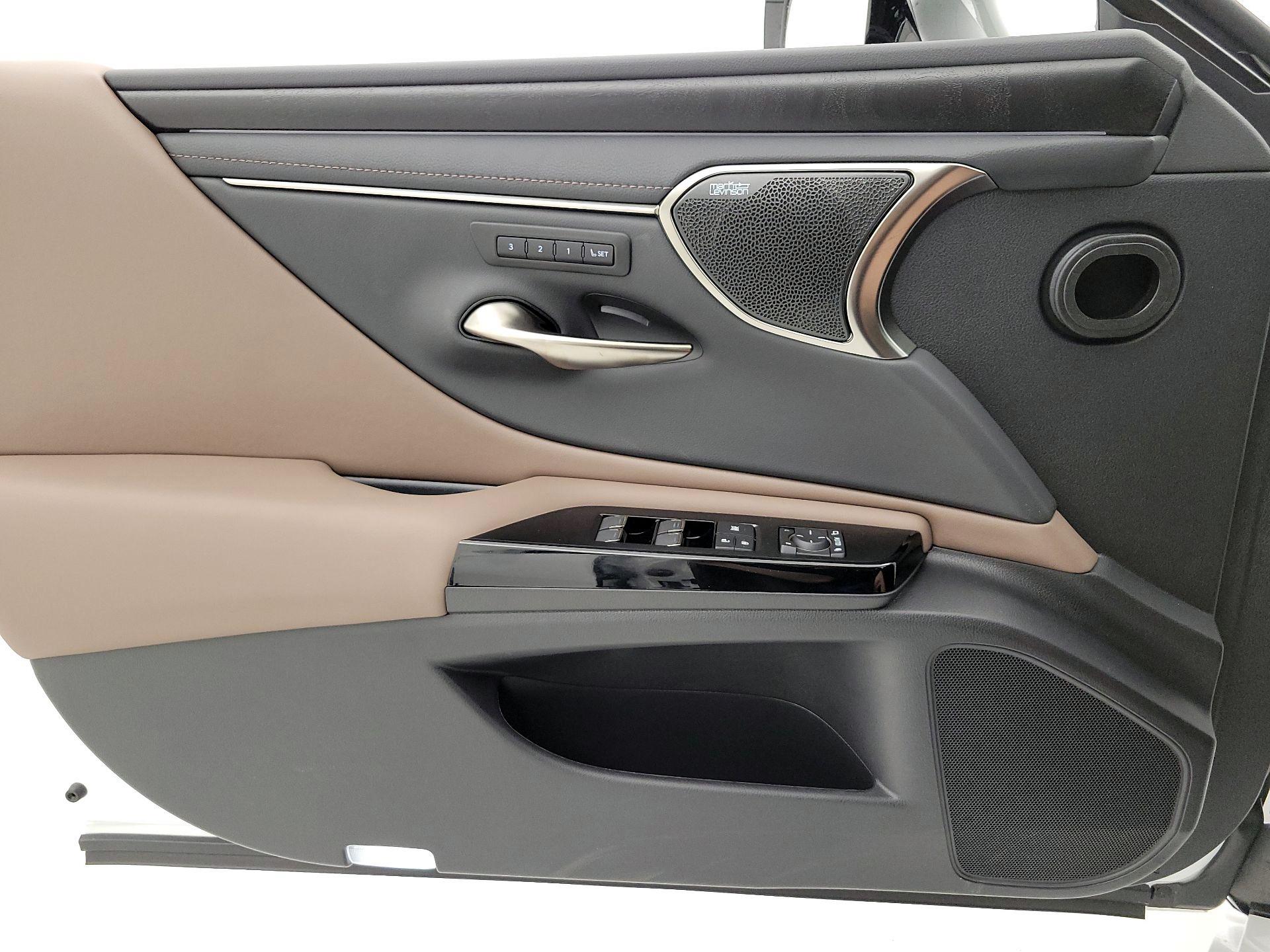Thumbnail: 2025 Lexus ES - 12