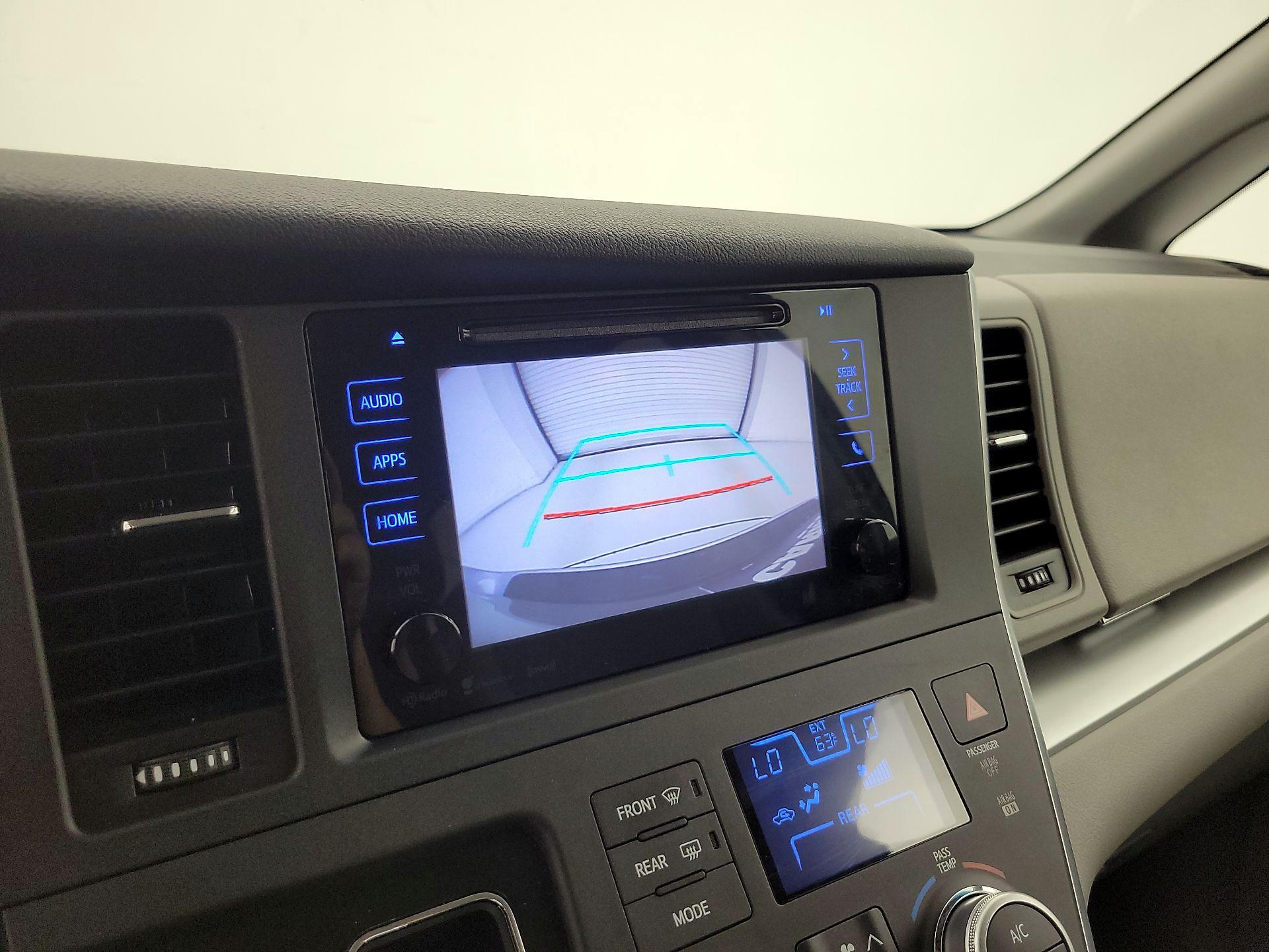 Thumbnail: 2016 Toyota Sienna - 14