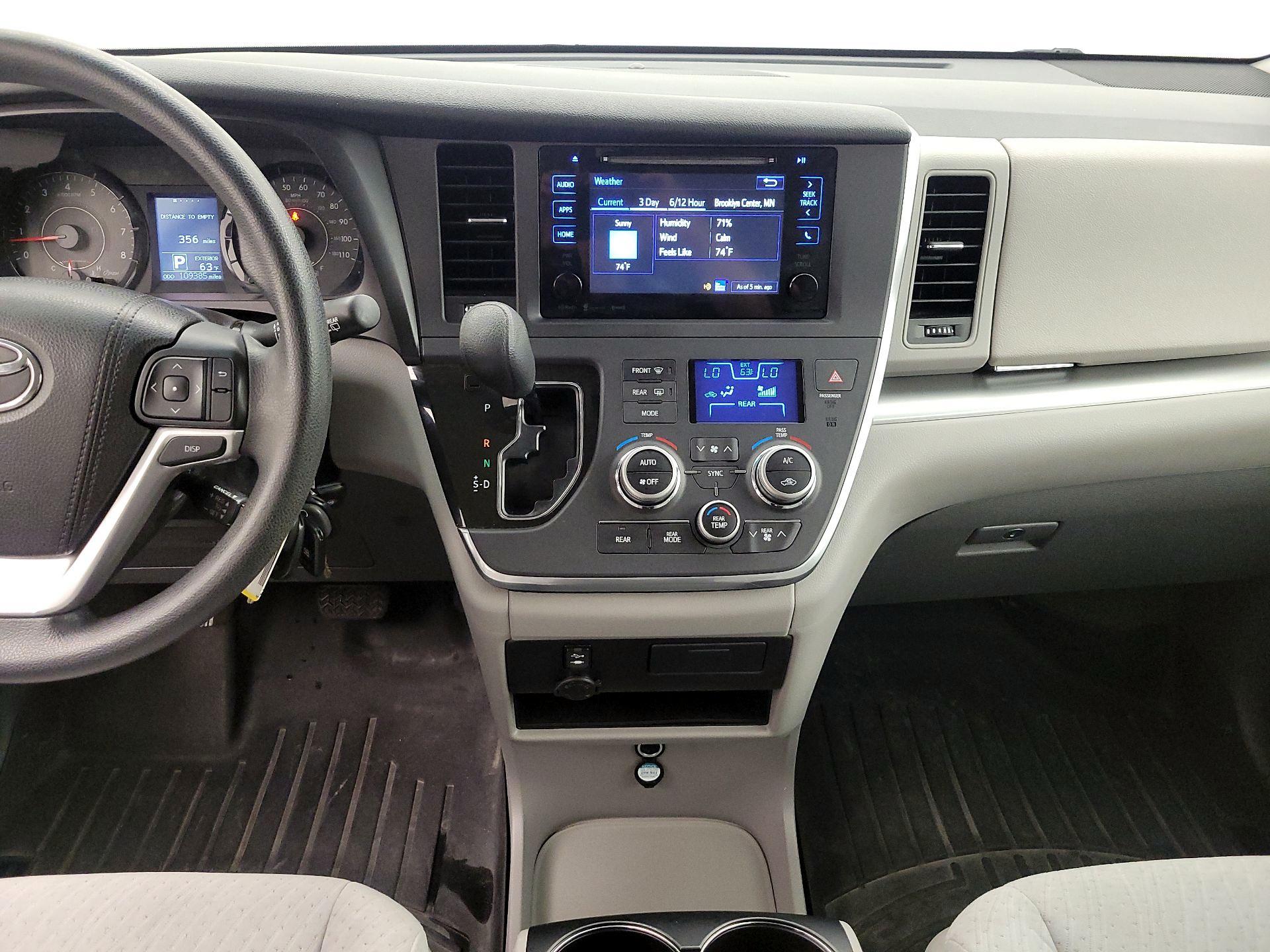 Thumbnail: 2016 Toyota Sienna - 17