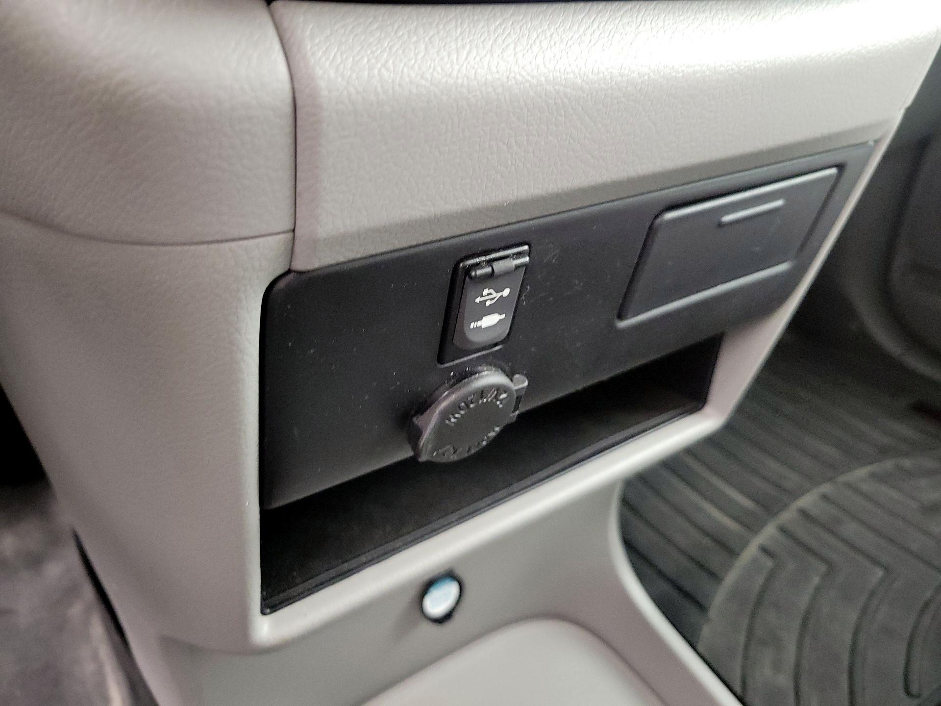 Thumbnail: 2016 Toyota Sienna - 18