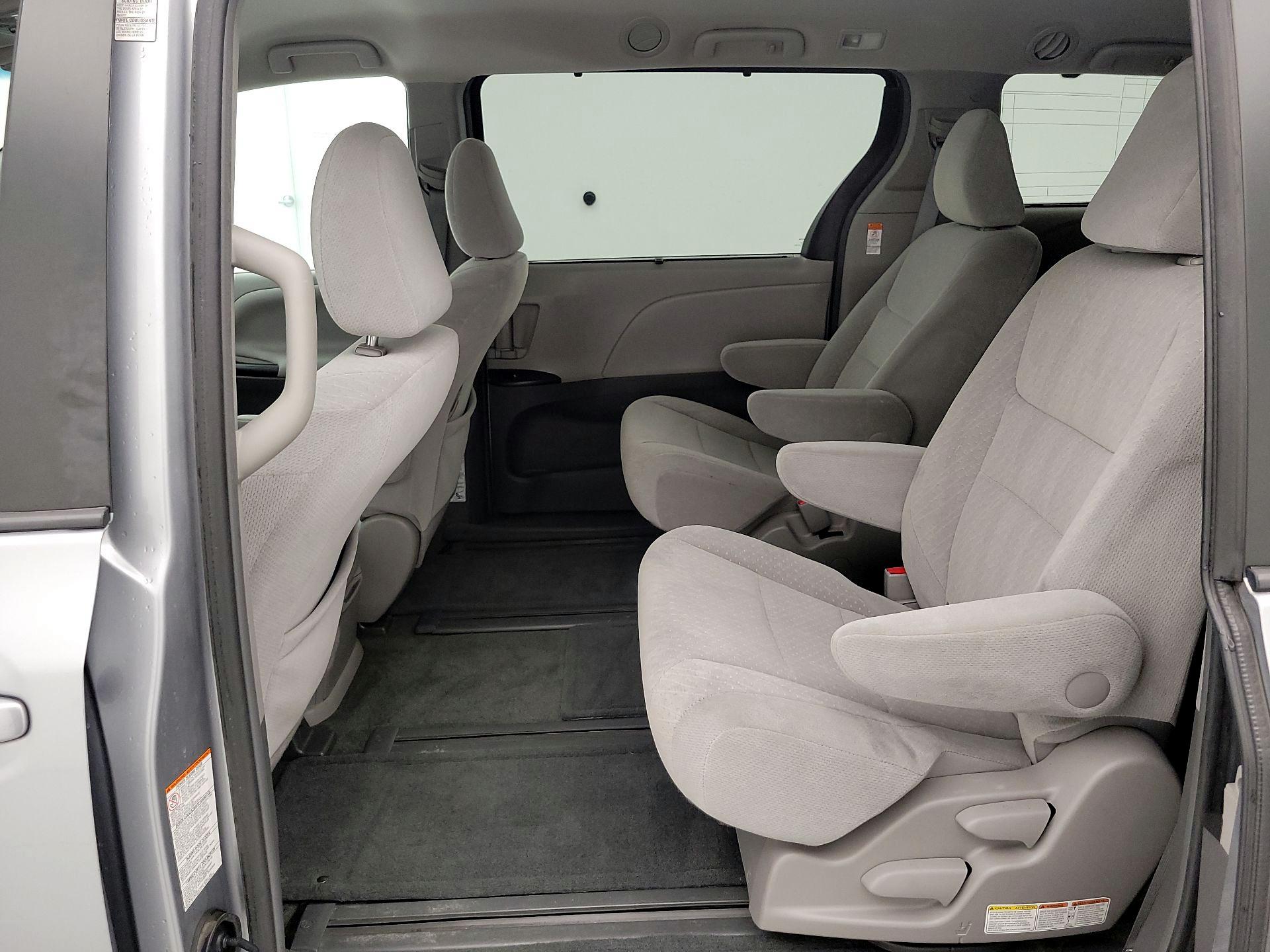 Thumbnail: 2016 Toyota Sienna - 19