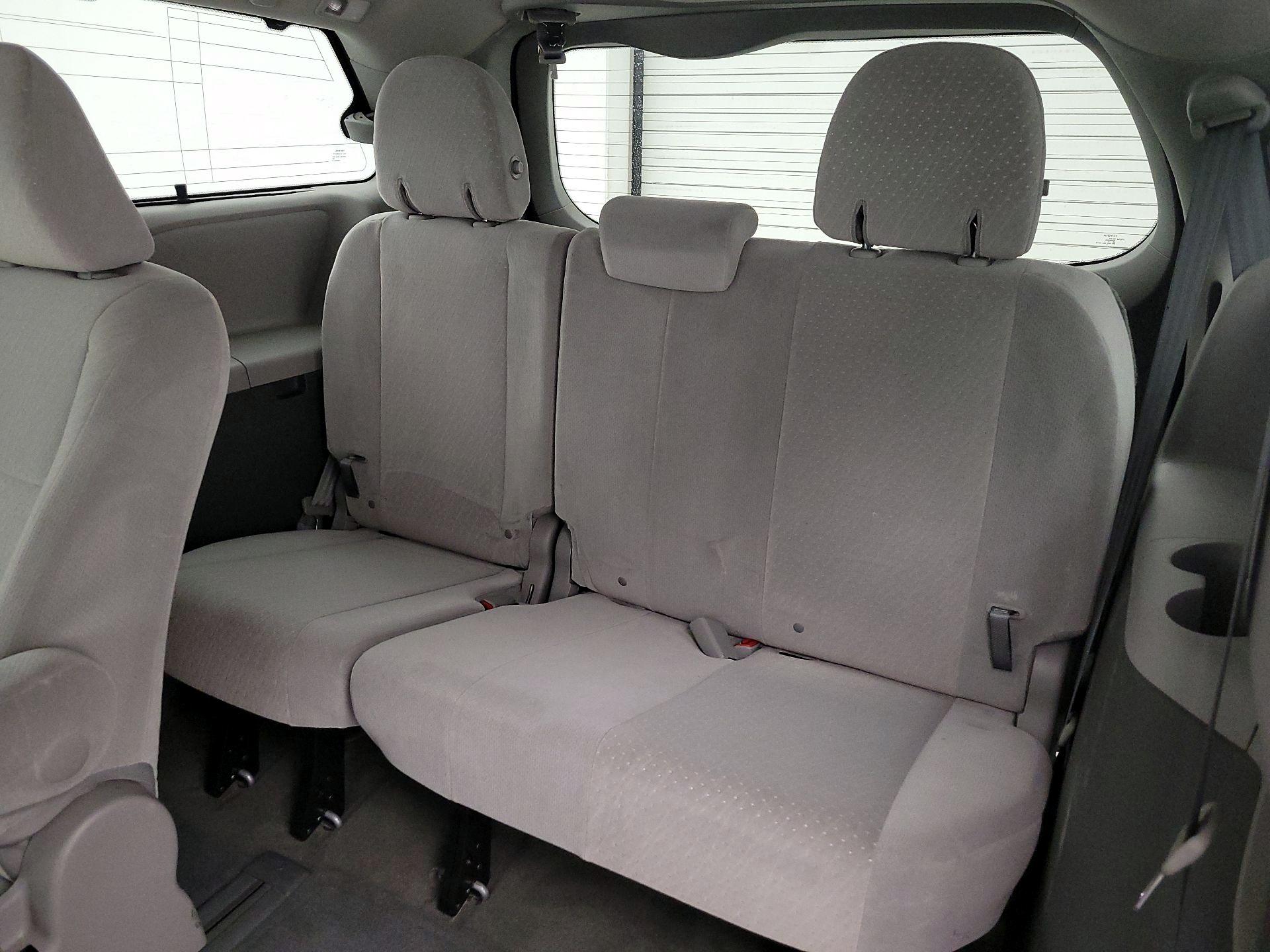 Thumbnail: 2016 Toyota Sienna - 20