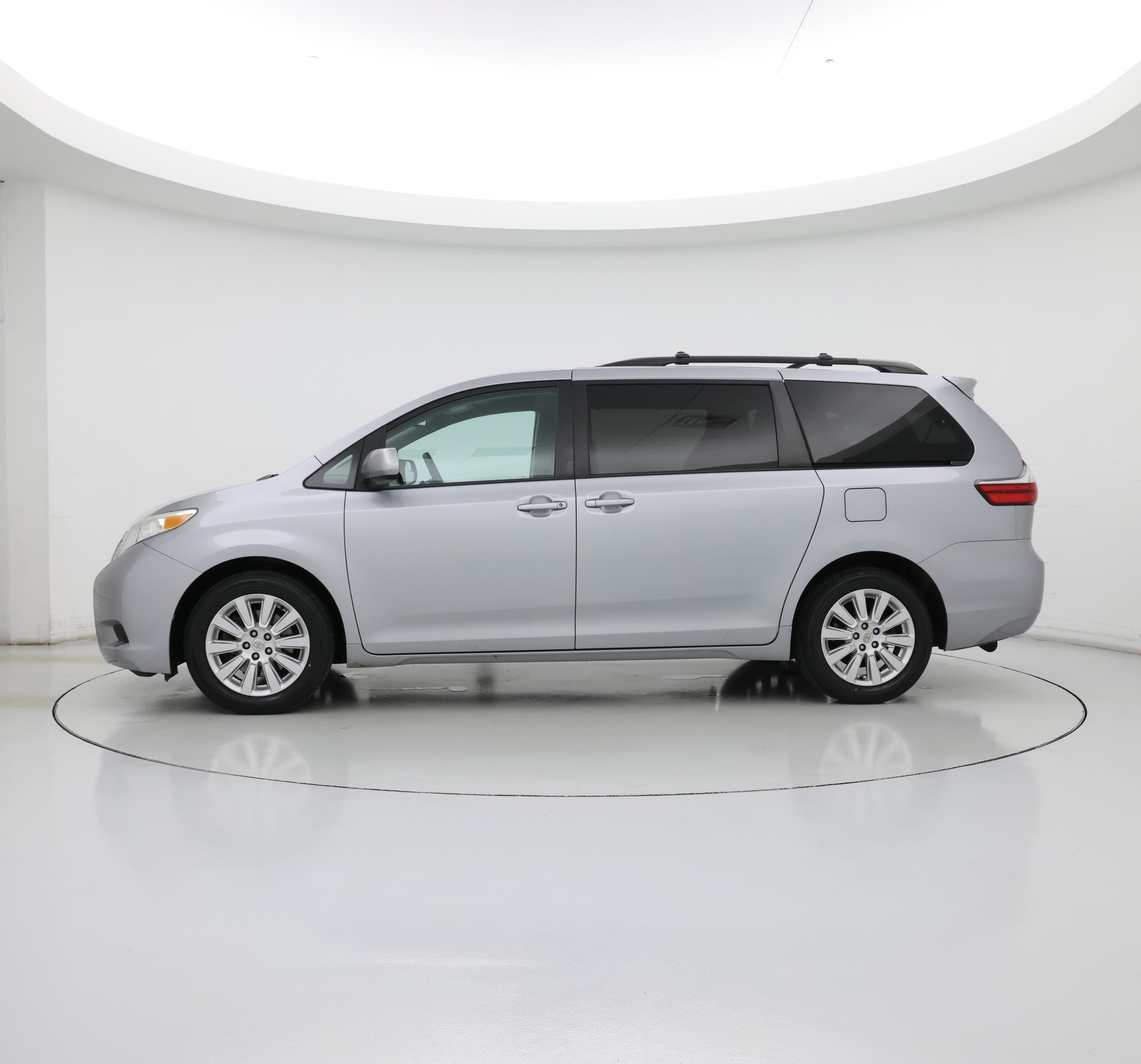 Thumbnail: 2016 Toyota Sienna - 3