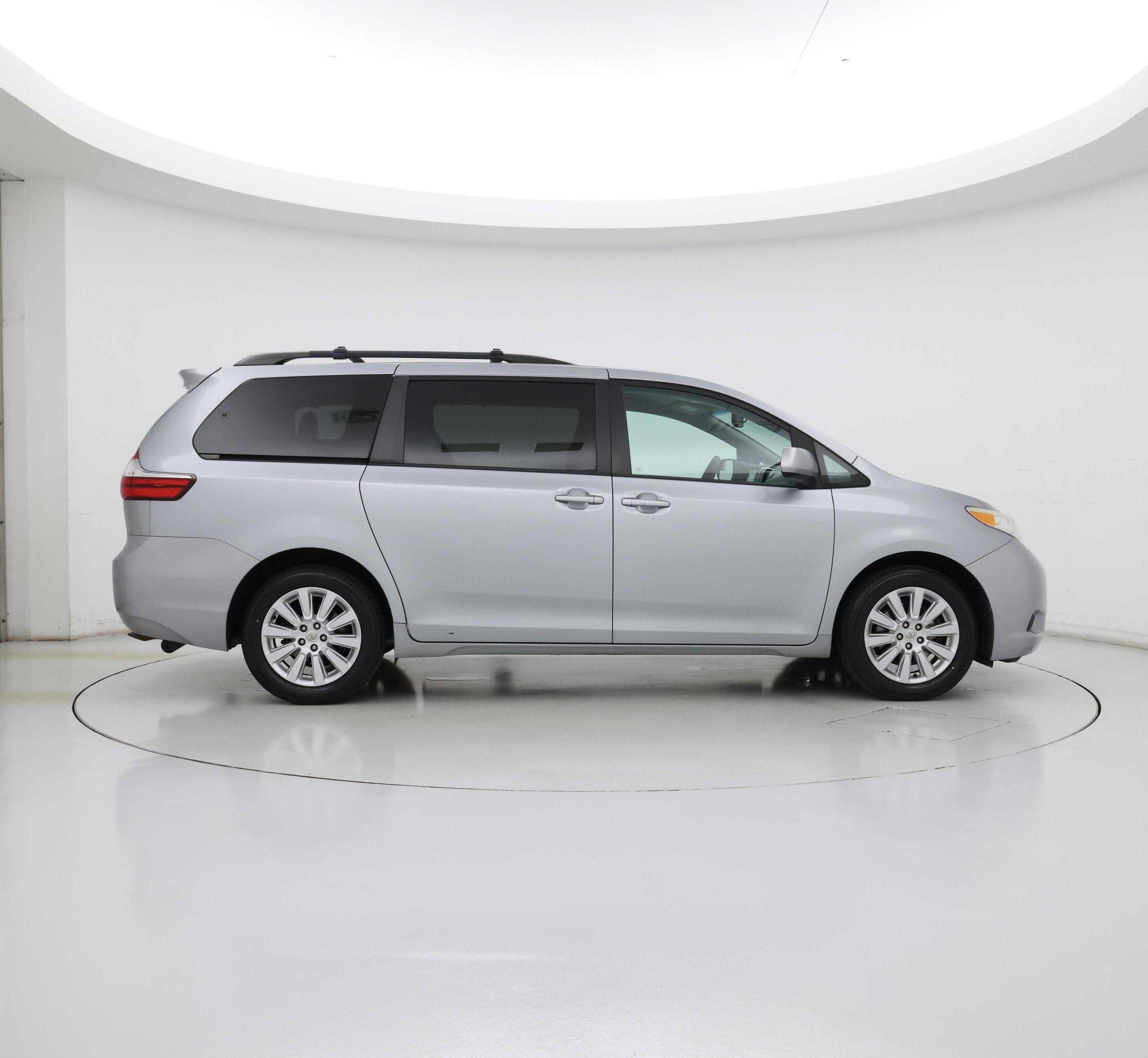 Thumbnail: 2016 Toyota Sienna - 7