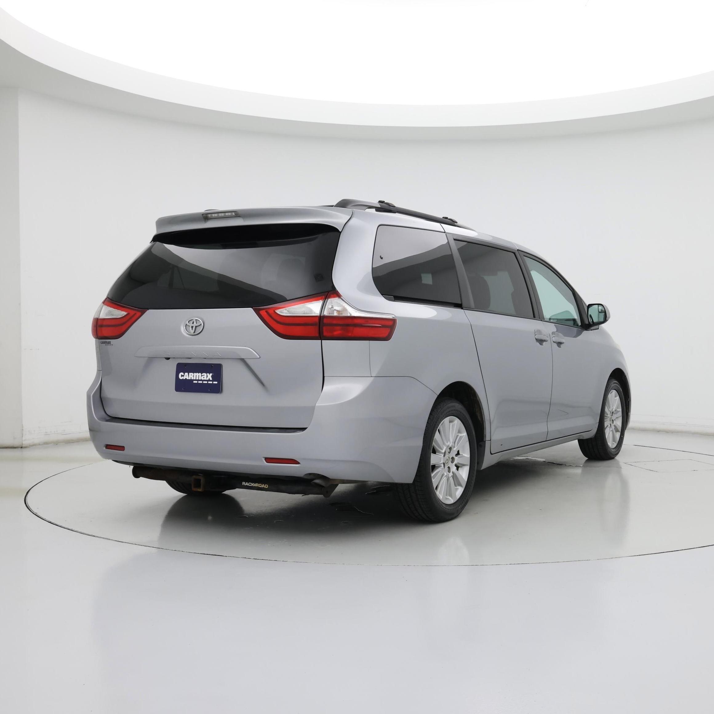 Thumbnail: 2016 Toyota Sienna - 8