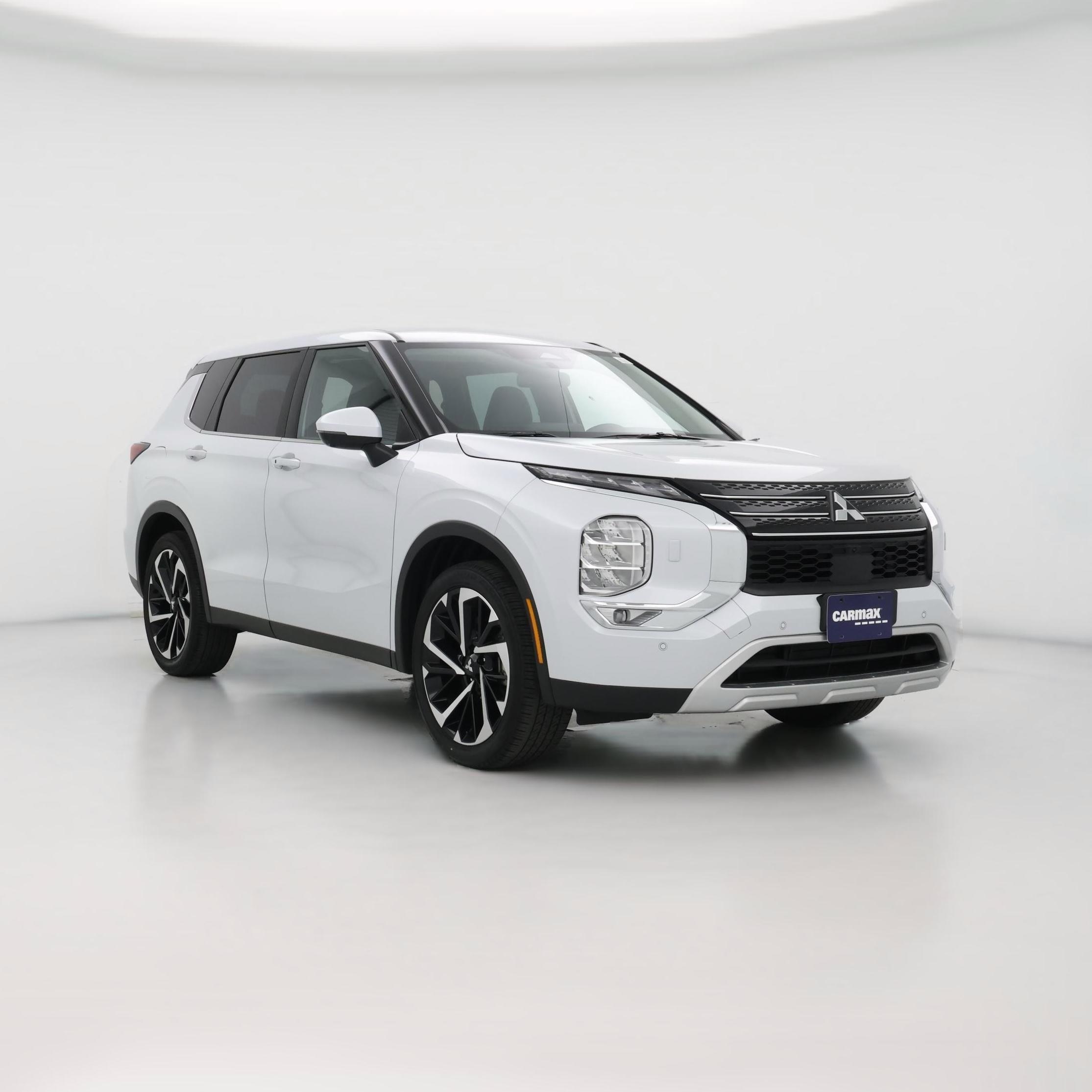 Thumbnail: 2023 Mitsubishi Outlander - 1