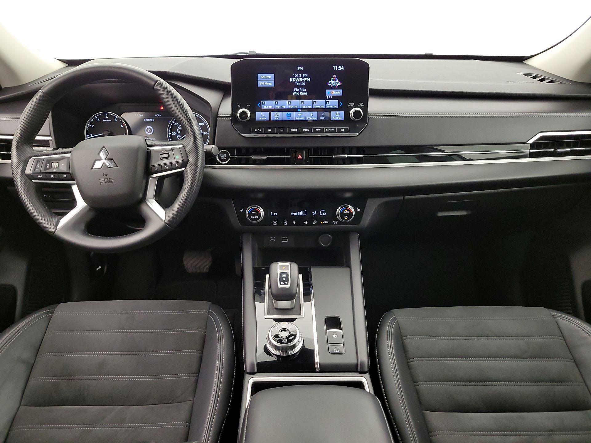 Thumbnail: 2023 Mitsubishi Outlander - 9