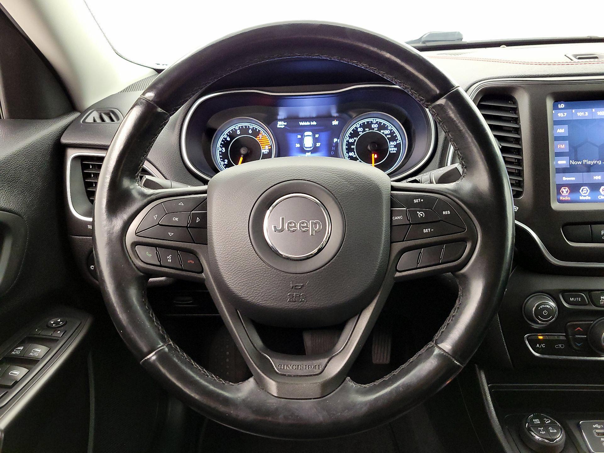 Thumbnail: 2020 Jeep Cherokee - 10
