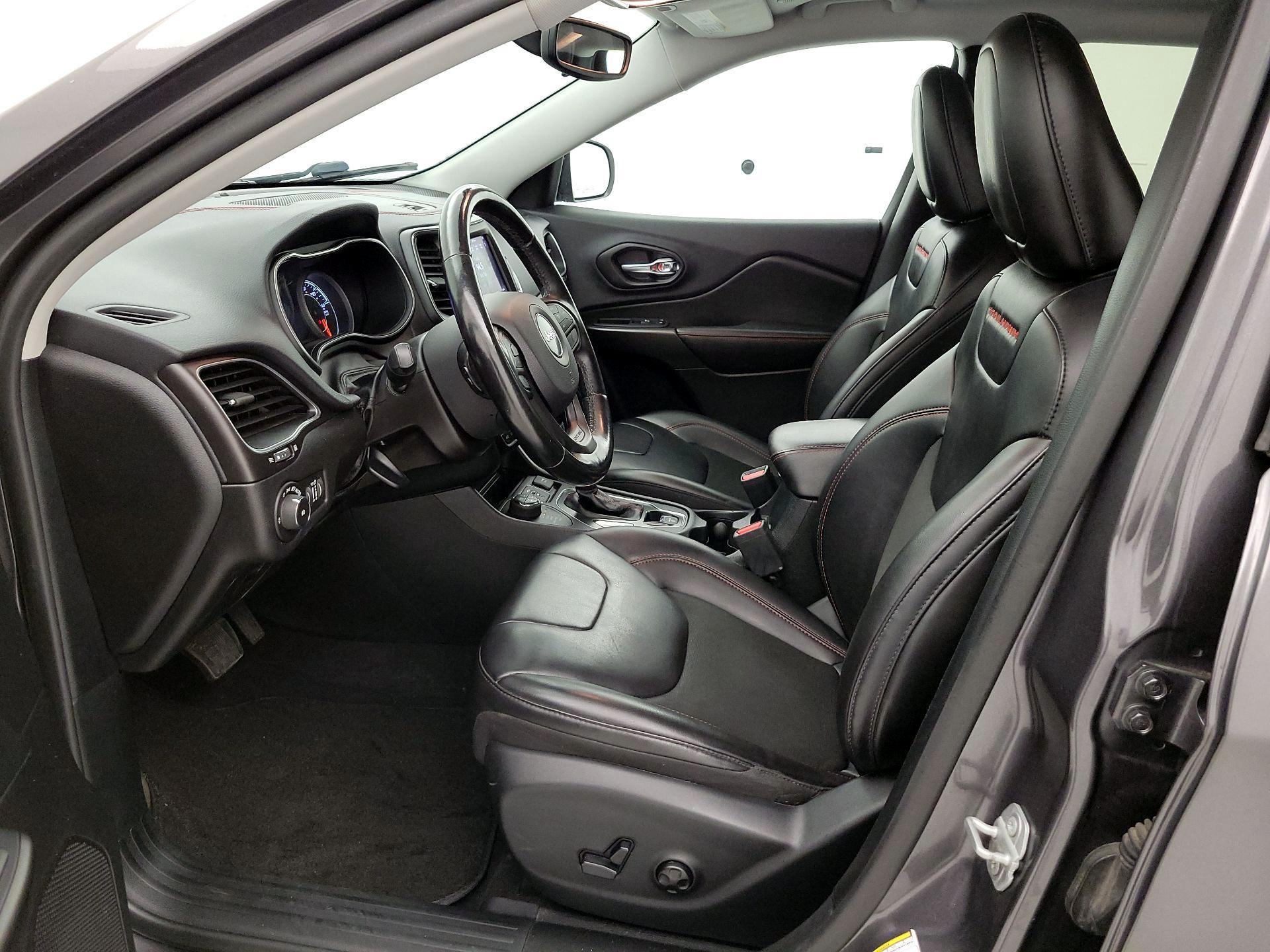 Thumbnail: 2020 Jeep Cherokee - 11