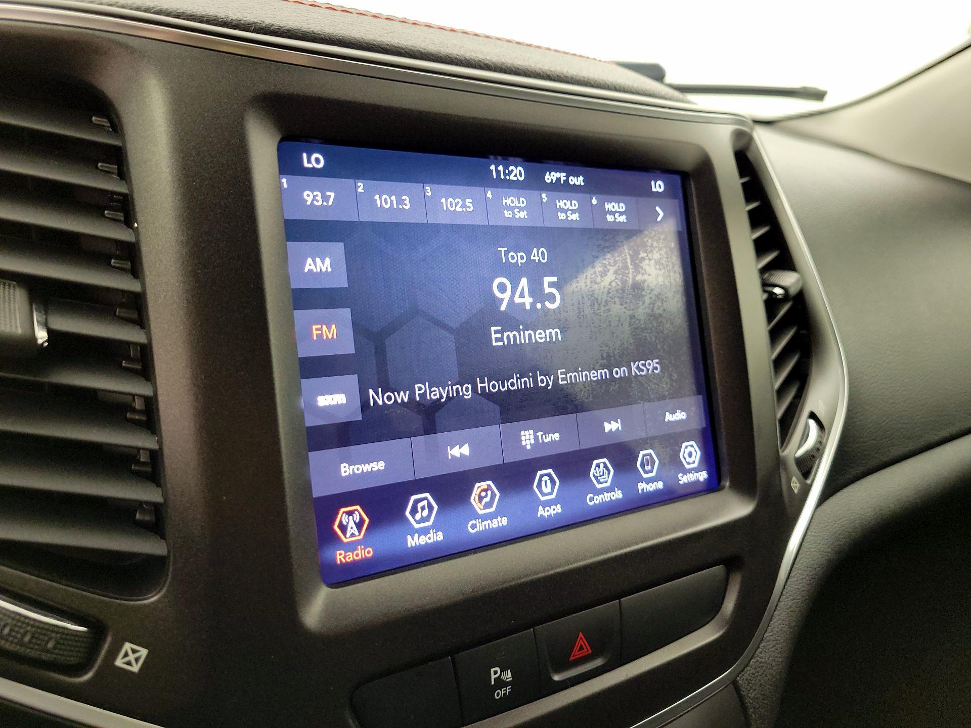 Thumbnail: 2020 Jeep Cherokee - 15