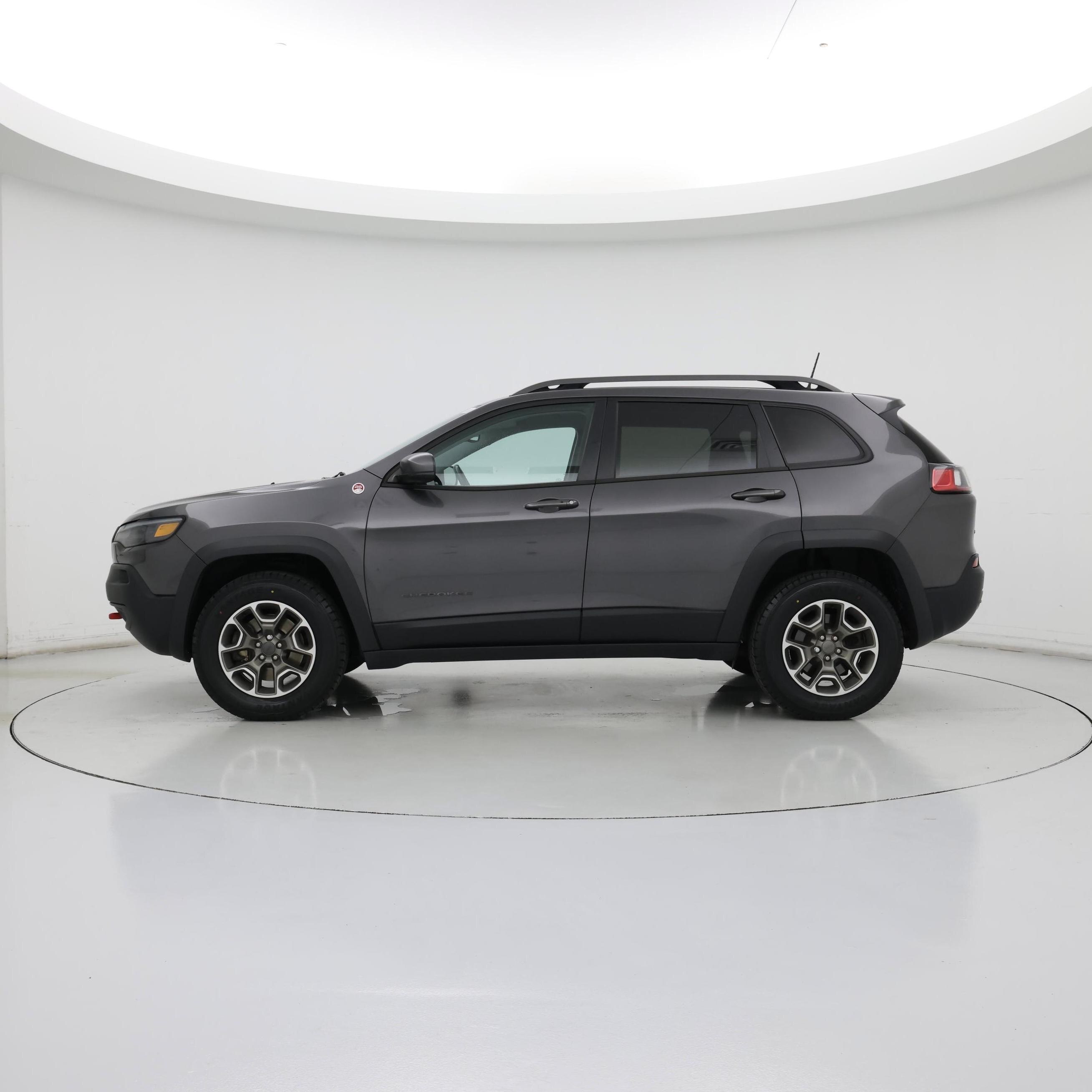 Thumbnail: 2020 Jeep Cherokee - 3