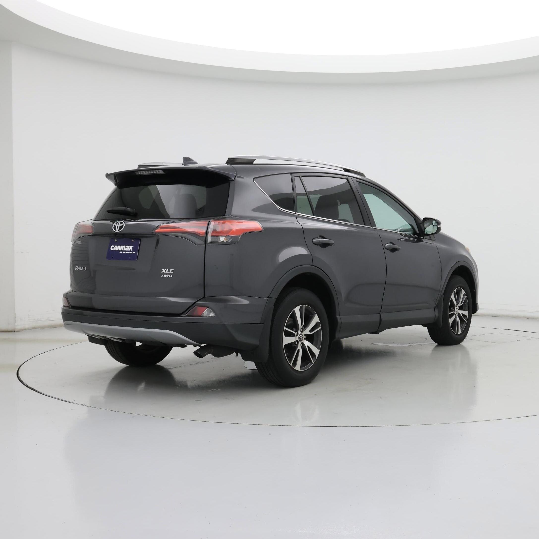 Thumbnail: 2017 Toyota RAV4 - 8