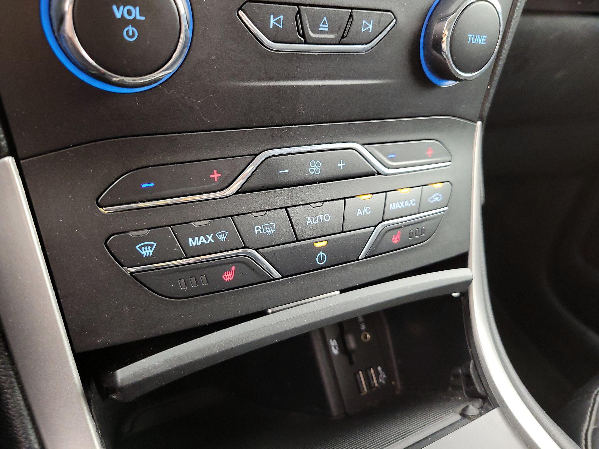 Thumbnail: 2015 Ford Edge - 17