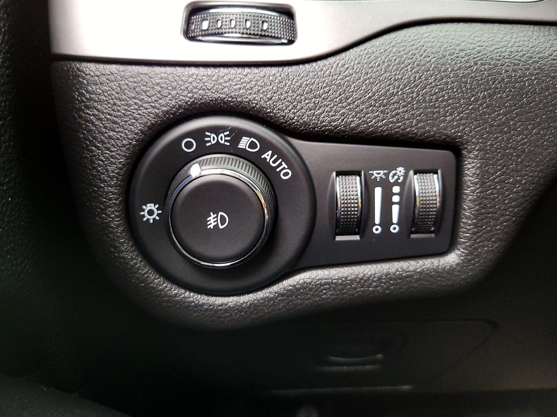 Thumbnail: 2021 Jeep Cherokee - 13