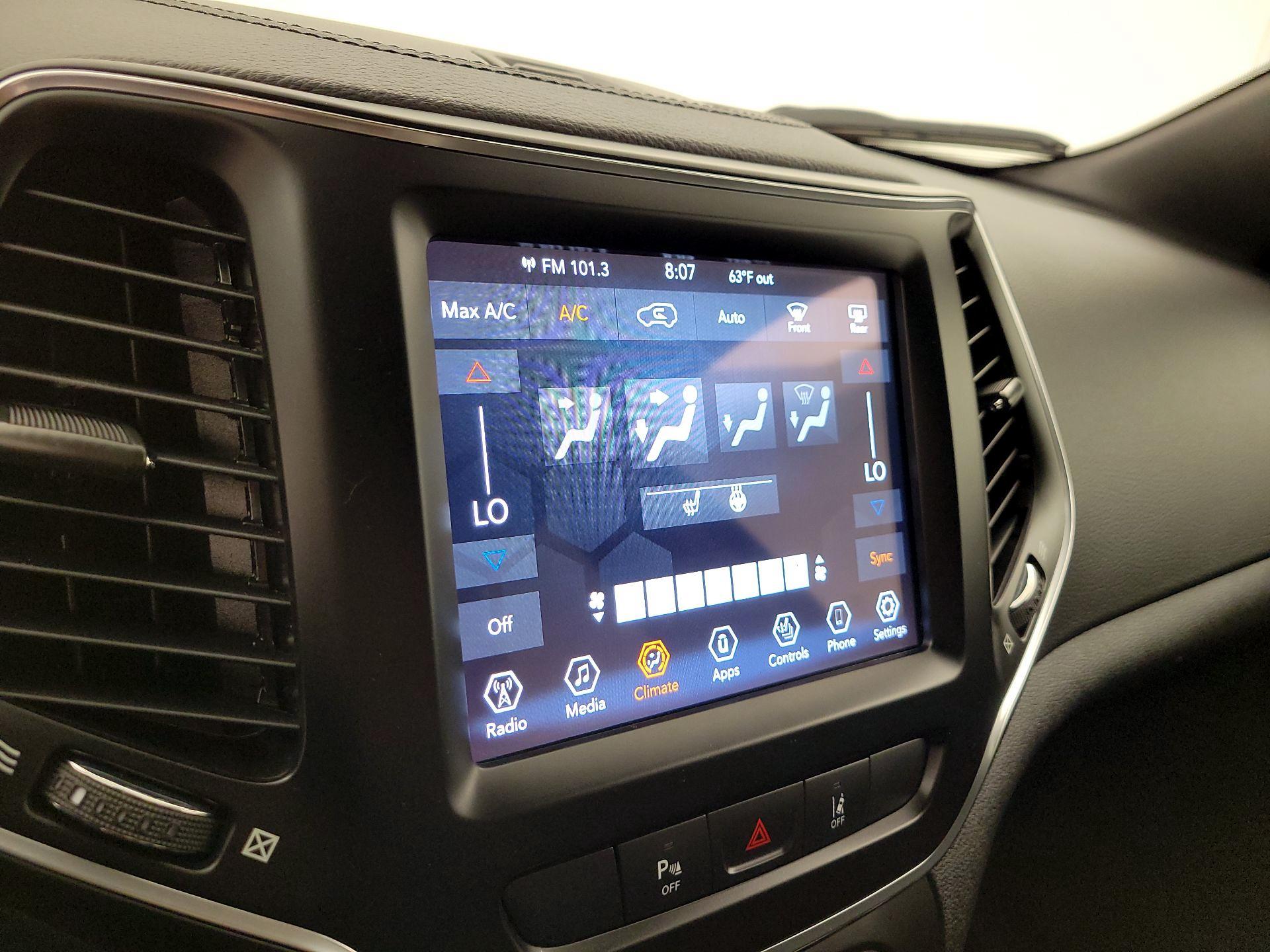Thumbnail: 2021 Jeep Cherokee - 16