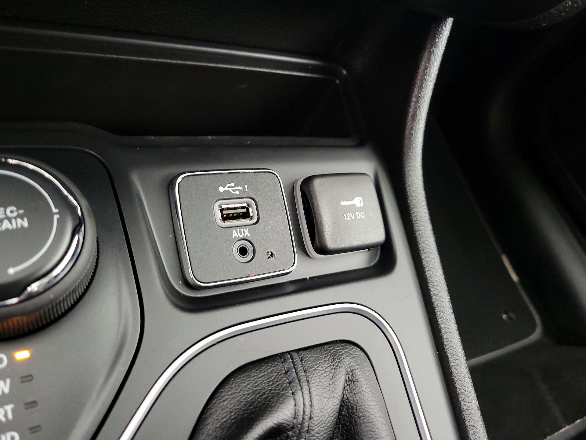 Thumbnail: 2021 Jeep Cherokee - 18