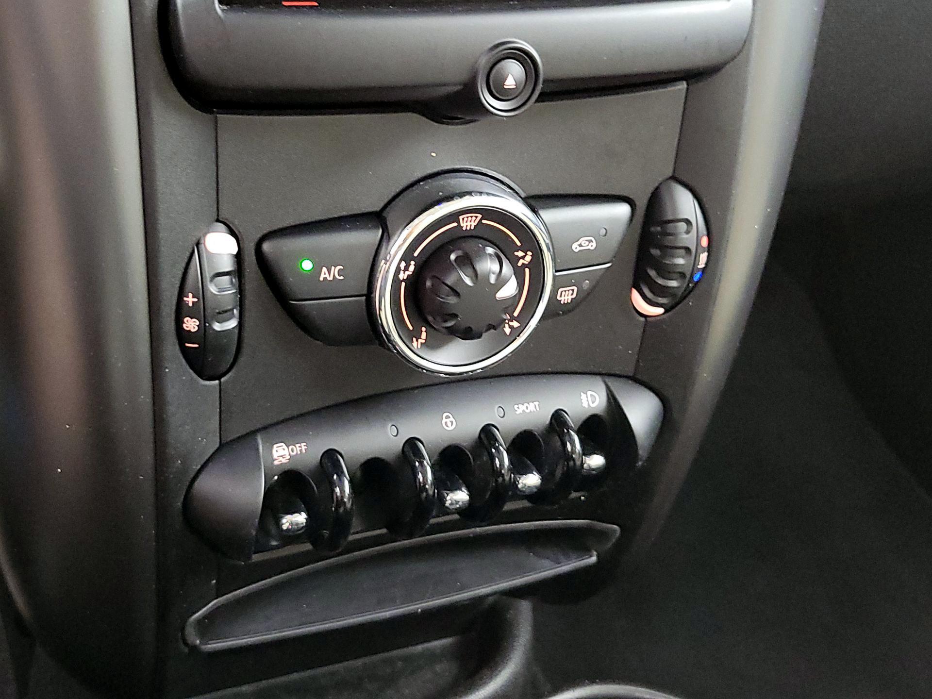 Thumbnail: 2014 MINI Cooper Countryman - 14