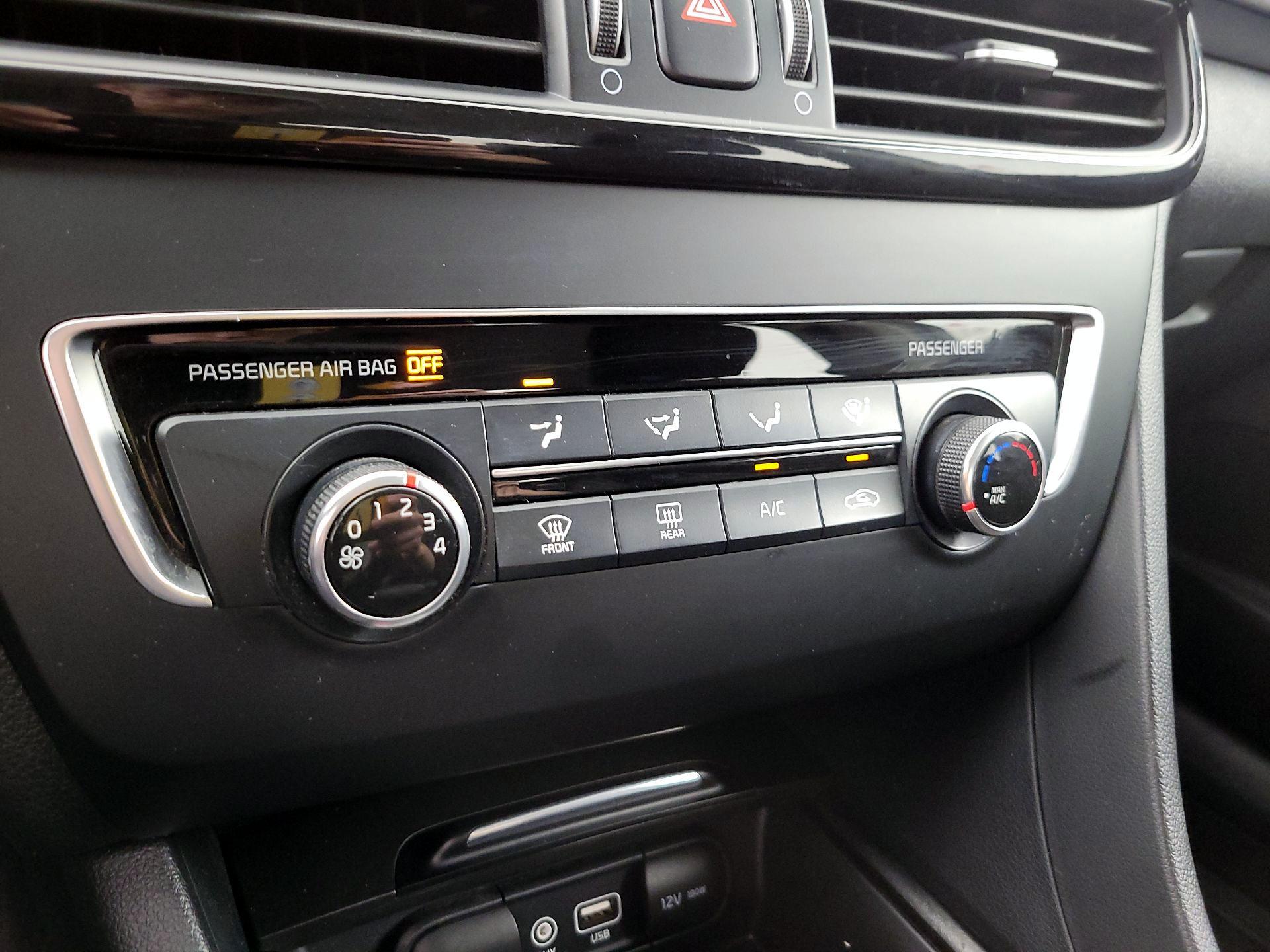 Thumbnail: 2016 Kia Optima - 16
