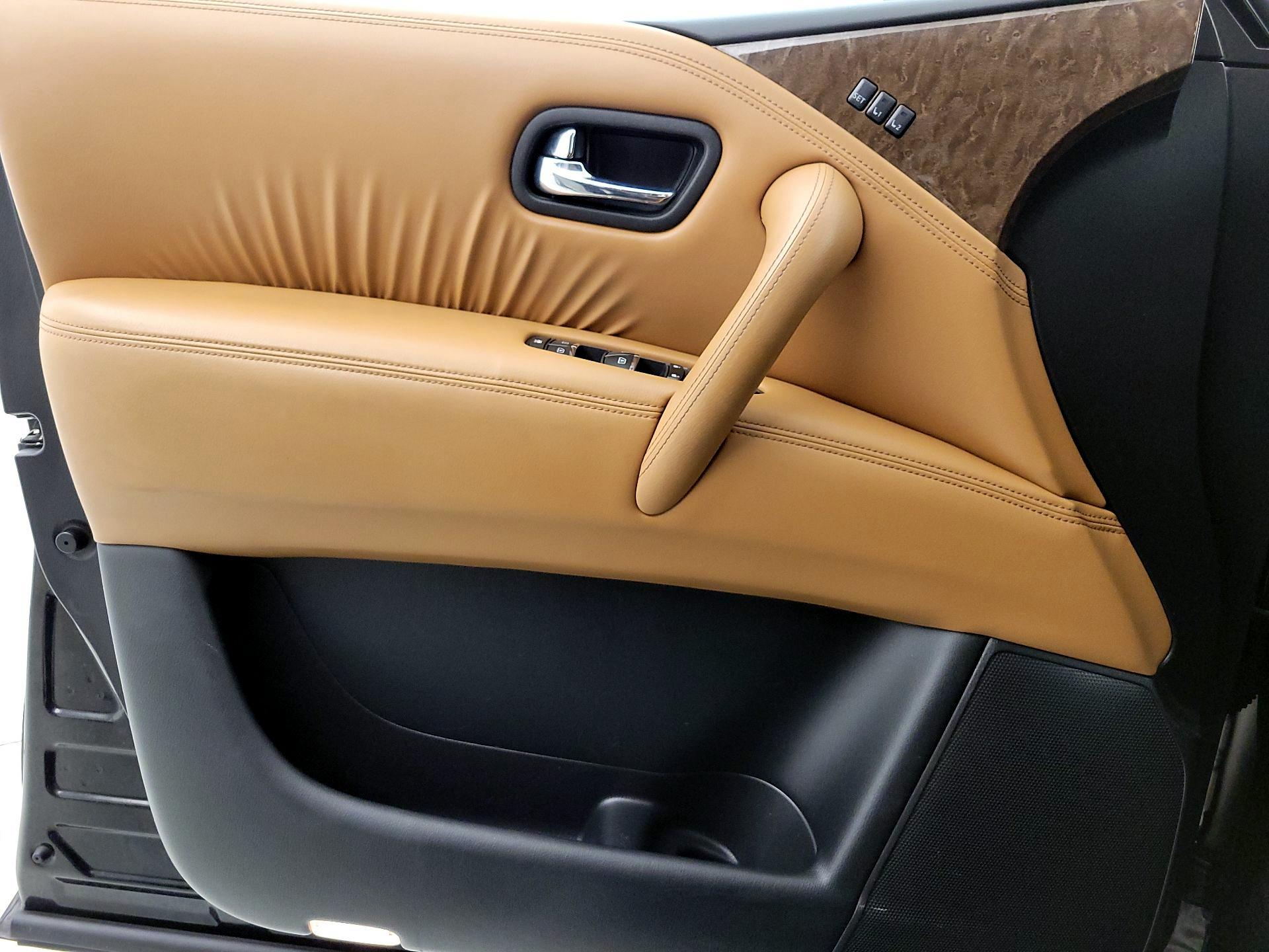 Thumbnail: 2016 INFINITI QX80 - 12