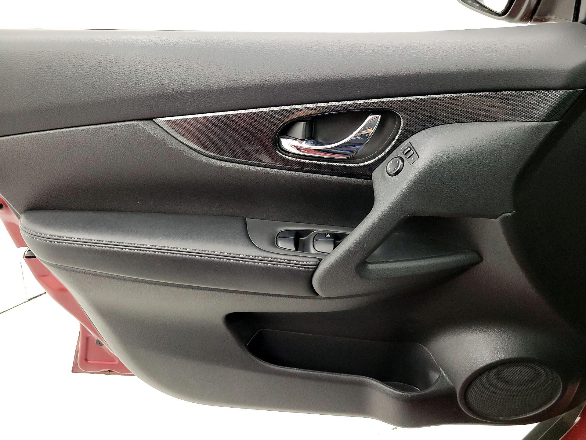 Thumbnail: 2016 Nissan Rogue - 12