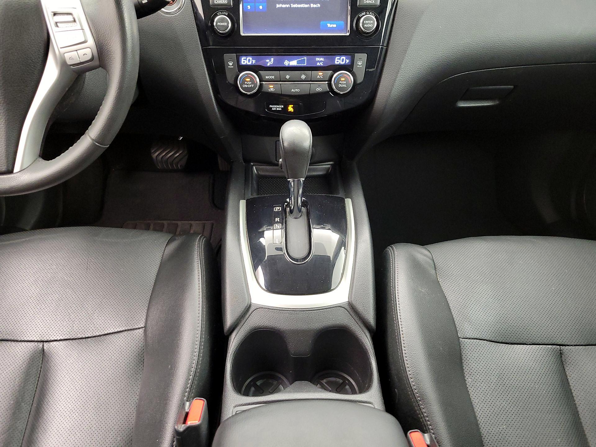 Thumbnail: 2016 Nissan Rogue - 18