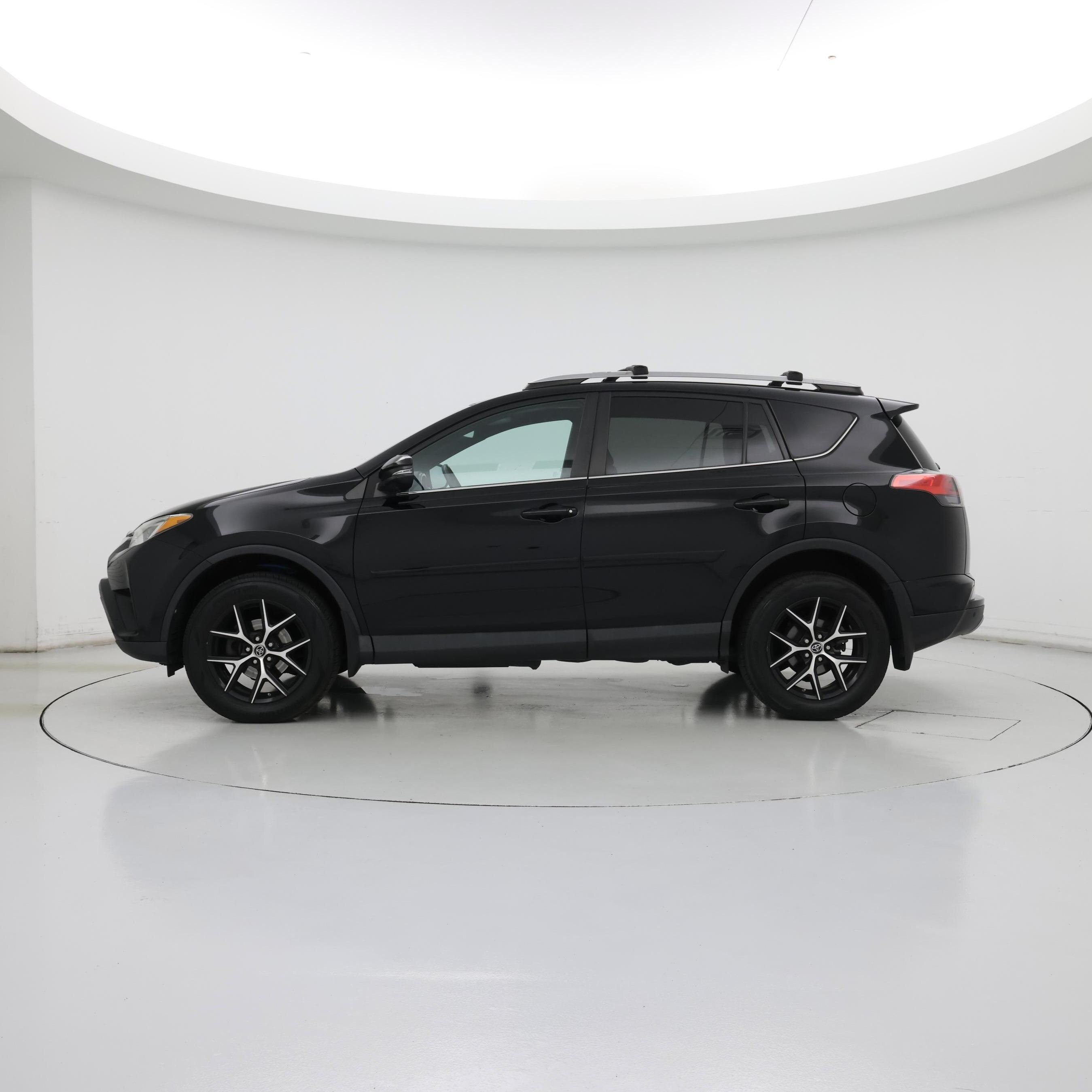 Thumbnail: 2018 Toyota RAV4 - 3