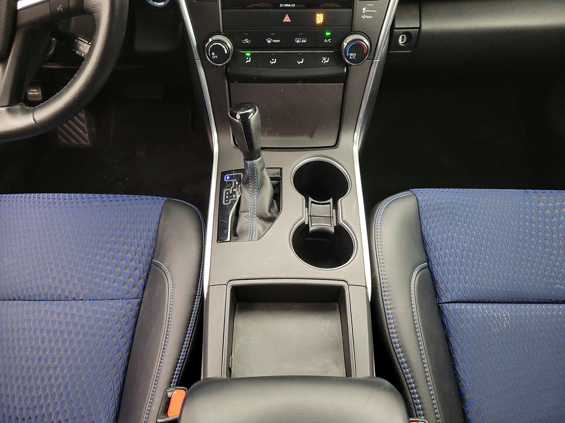 Thumbnail: 2016 Toyota Camry - 17