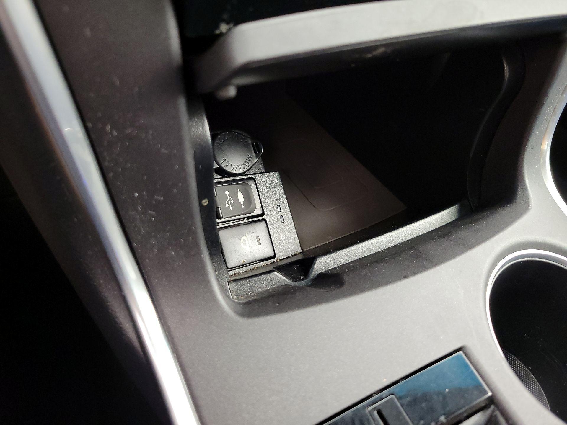 Thumbnail: 2016 Toyota Camry - 18
