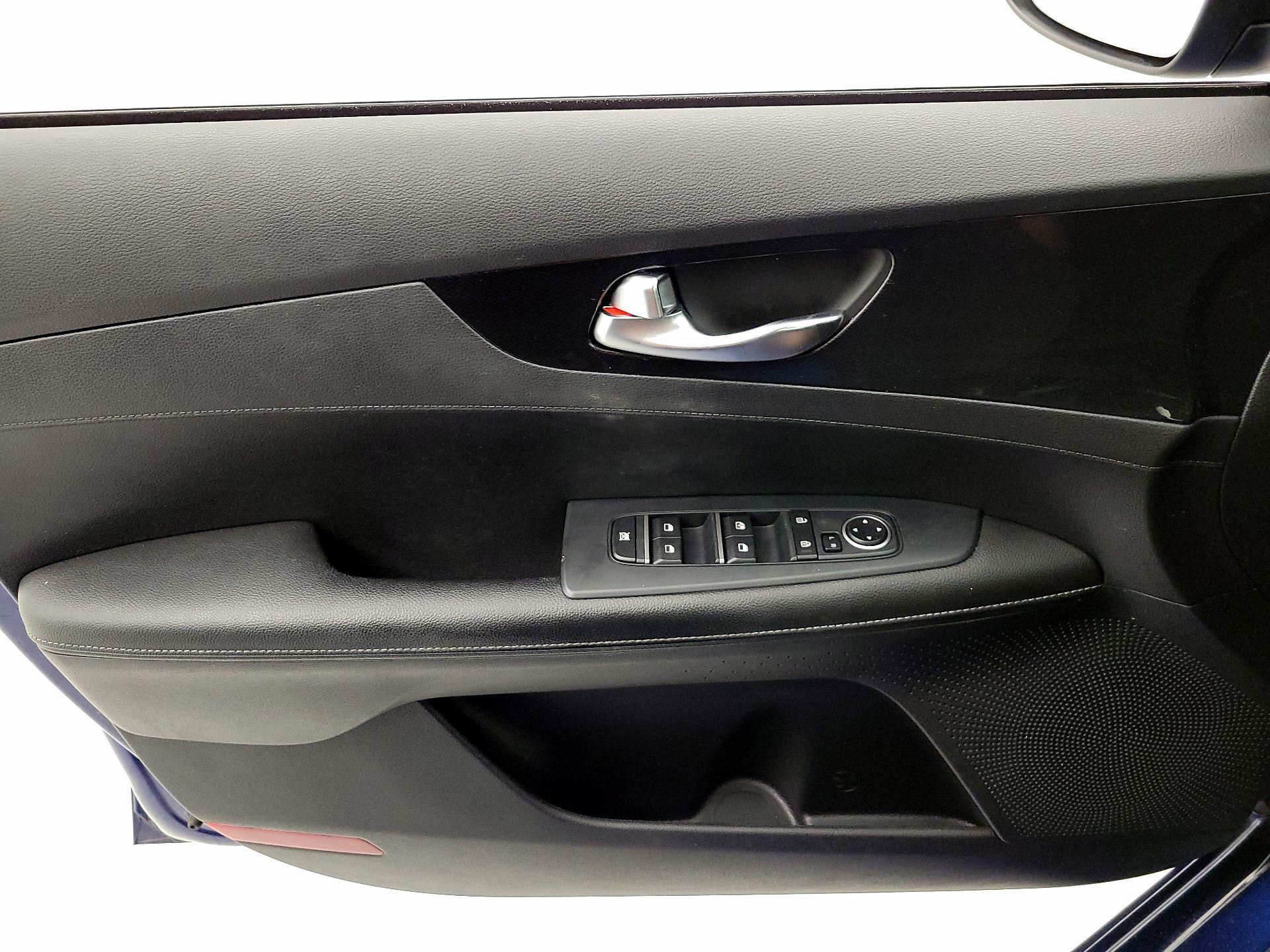 Thumbnail: 2021 Kia Forte - 12