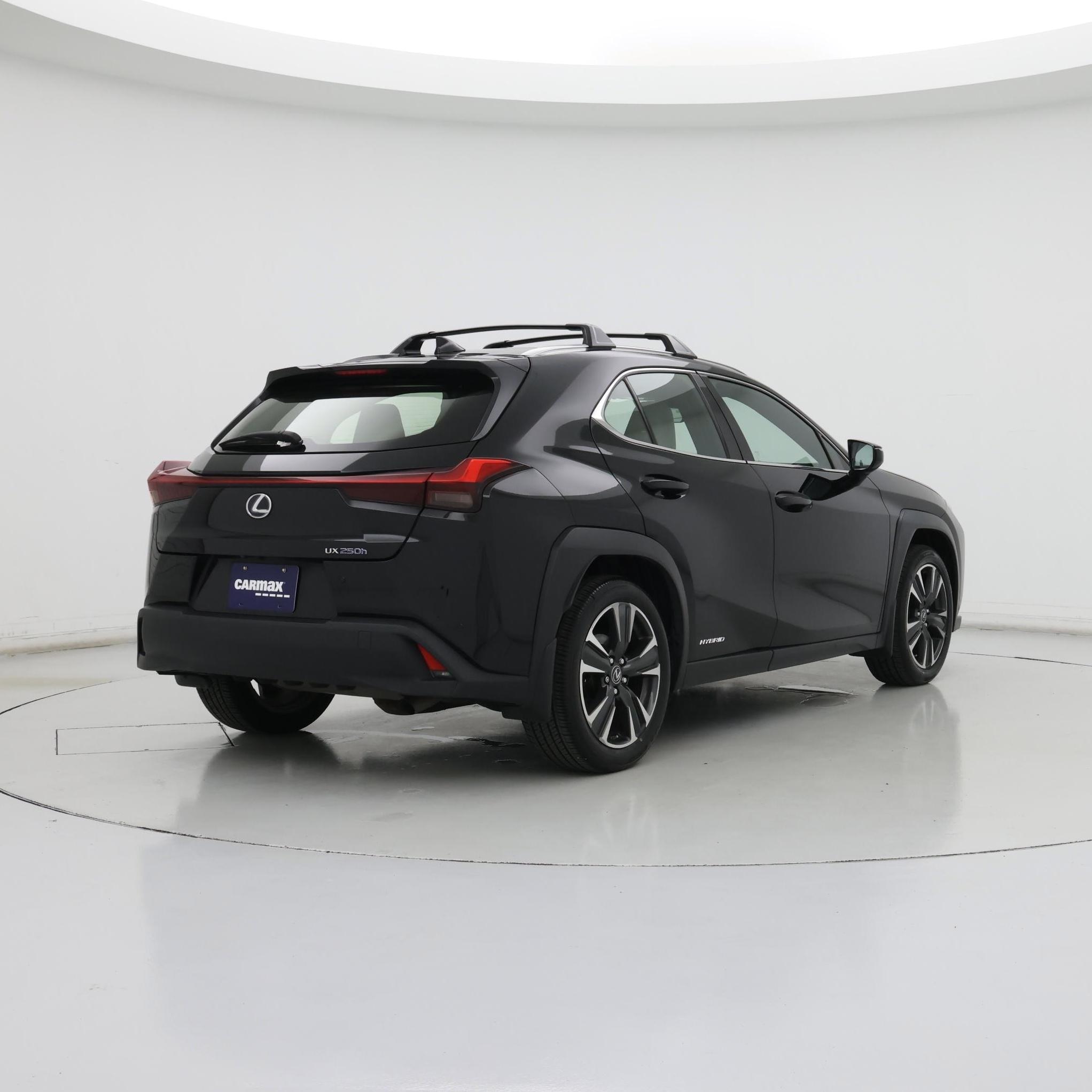 Thumbnail: 2020 Lexus UX - 8