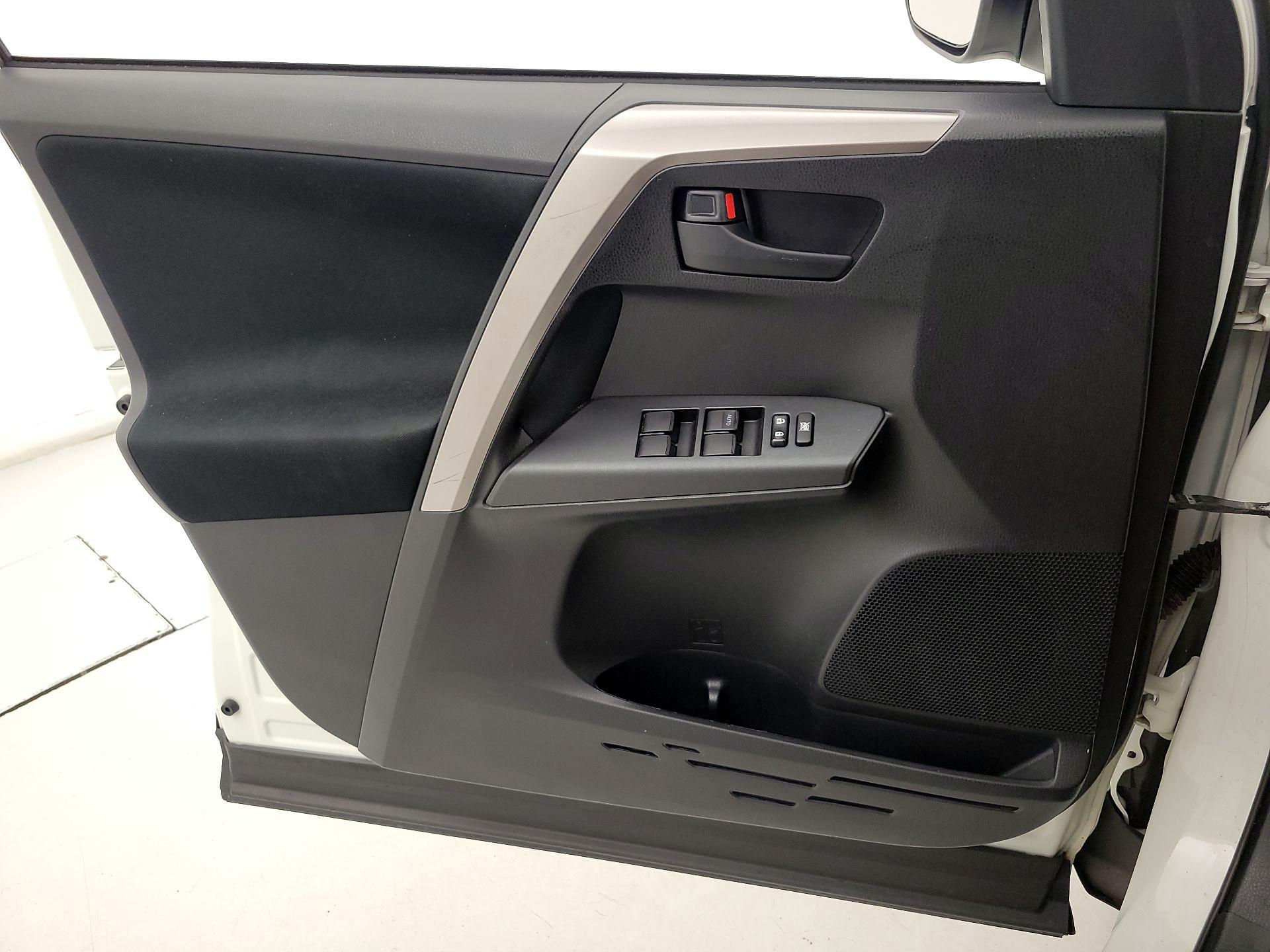 Thumbnail: 2018 Toyota RAV4 - 12