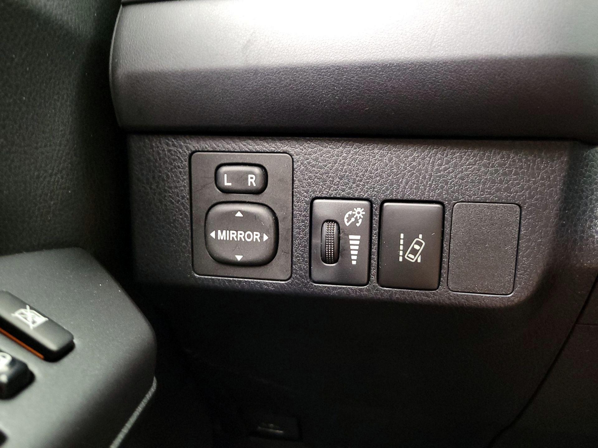 Thumbnail: 2018 Toyota RAV4 - 13