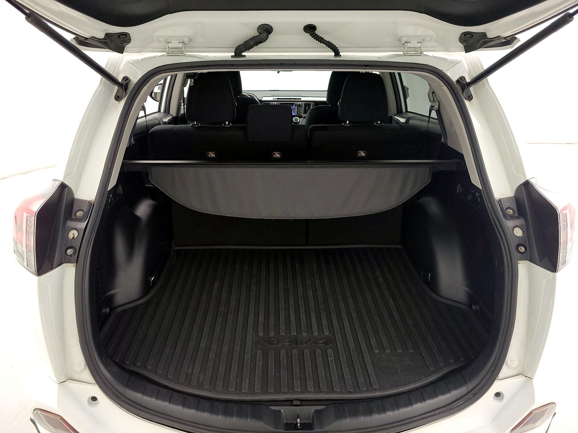Thumbnail: 2018 Toyota RAV4 - 20