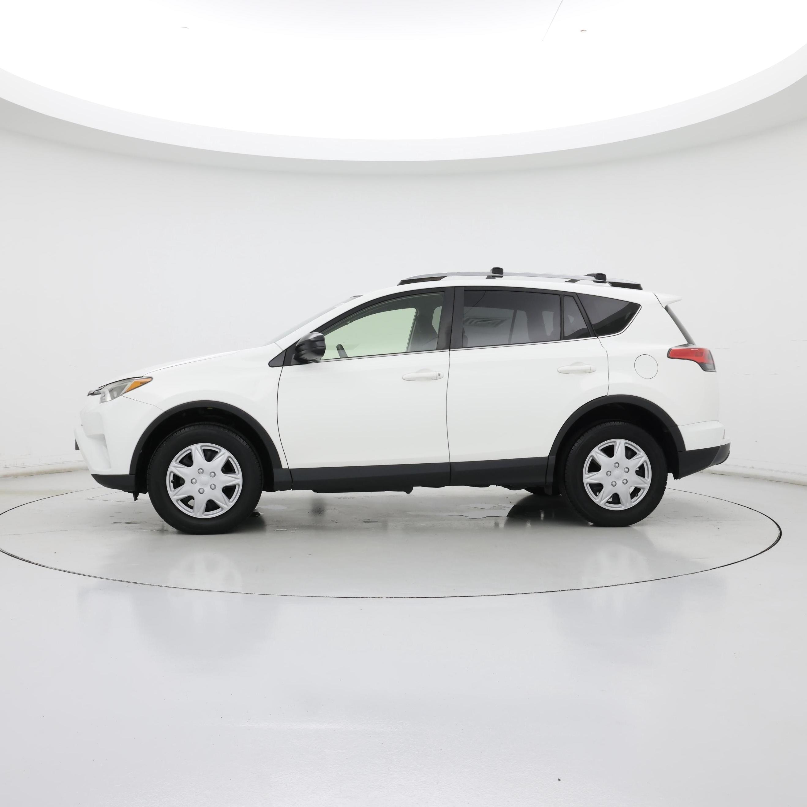 Thumbnail: 2018 Toyota RAV4 - 3
