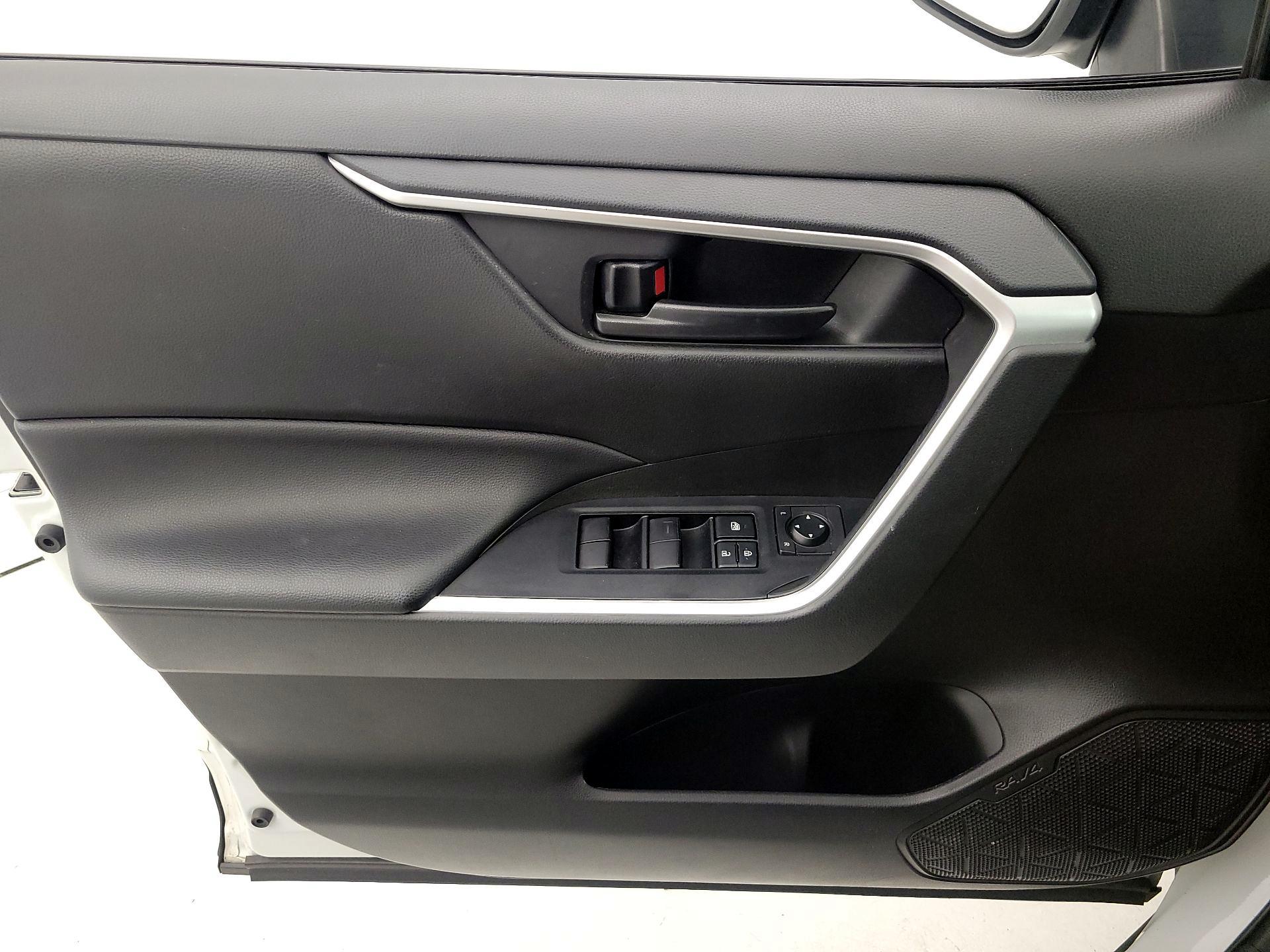 Thumbnail: 2022 Toyota RAV4 - 12