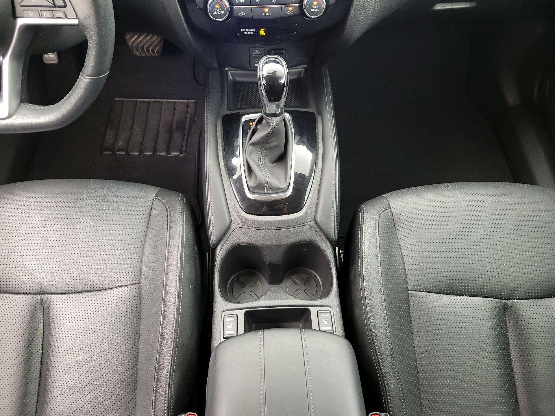 Thumbnail: 2017 Nissan Rogue - 18