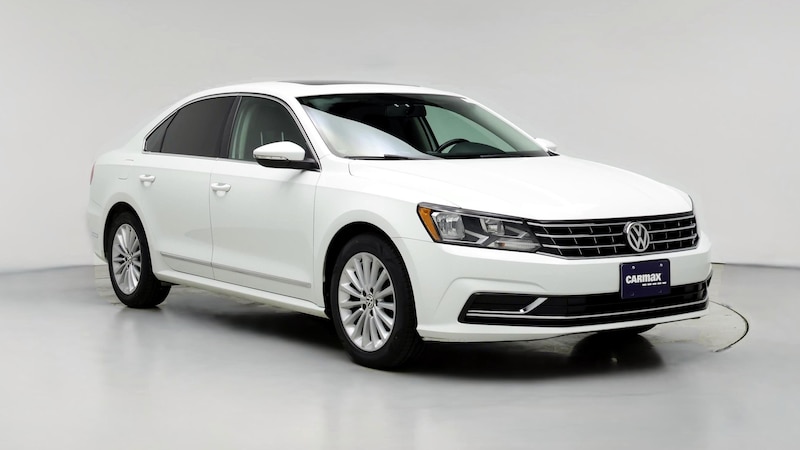 2016 Volkswagen Passat SE Hero Image