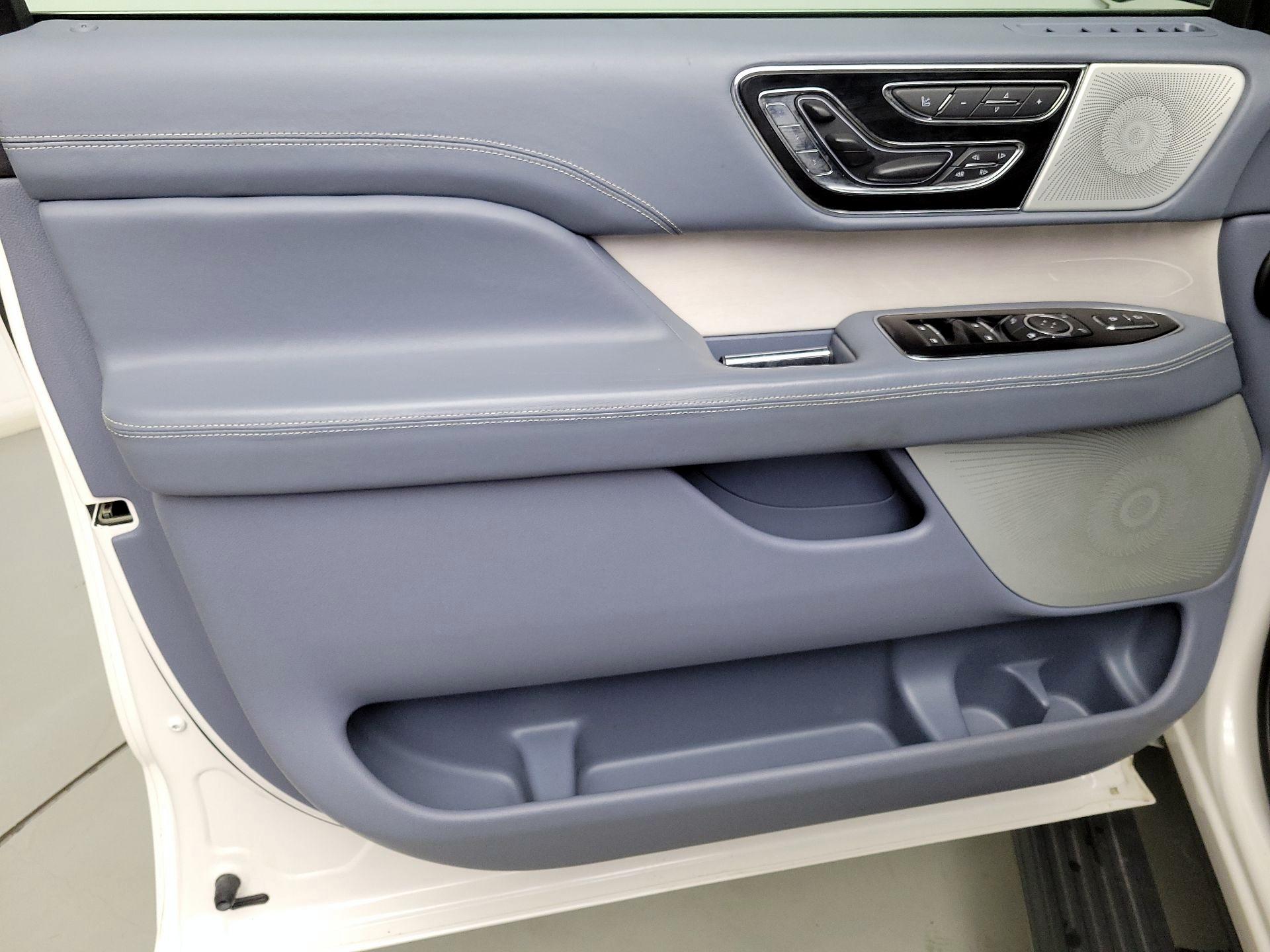 Thumbnail: 2019 Lincoln Navigator - 12