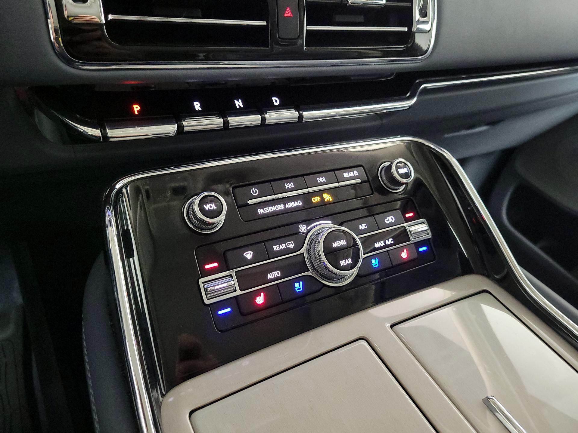 Thumbnail: 2019 Lincoln Navigator - 17