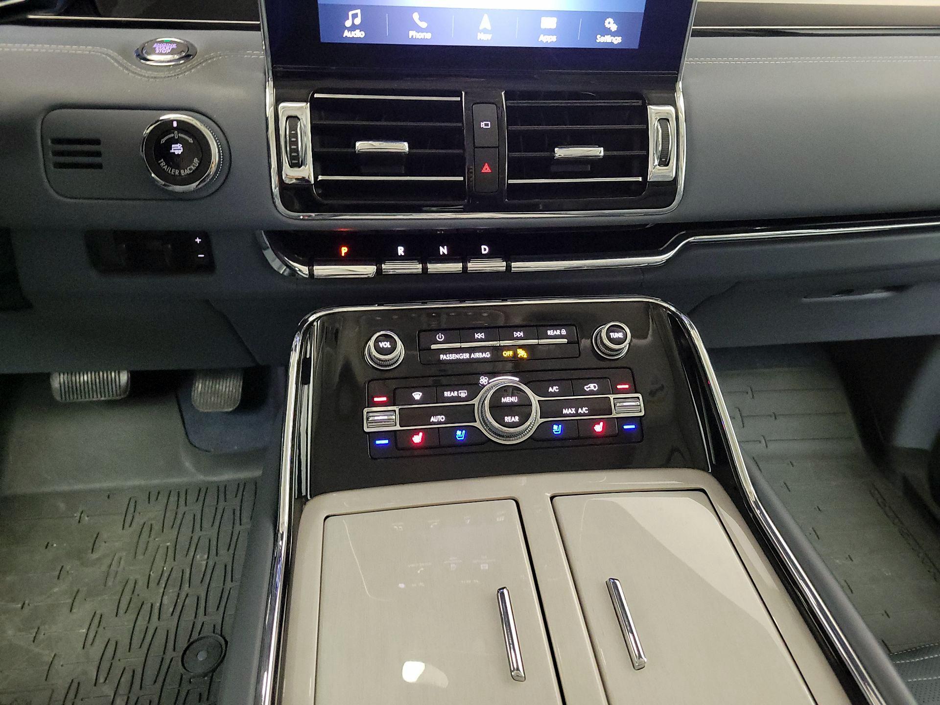 Thumbnail: 2019 Lincoln Navigator - 18