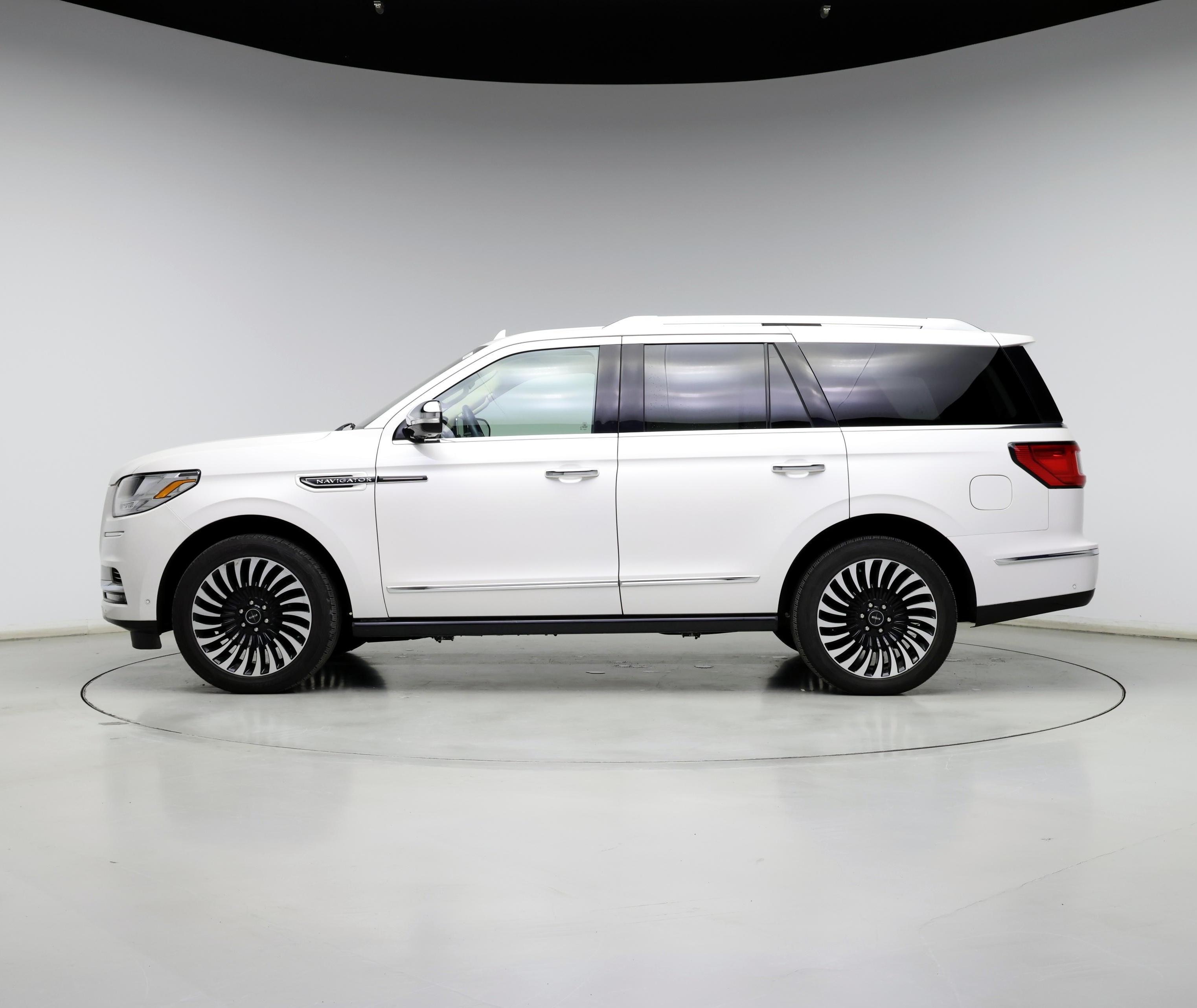 Thumbnail: 2019 Lincoln Navigator - 3