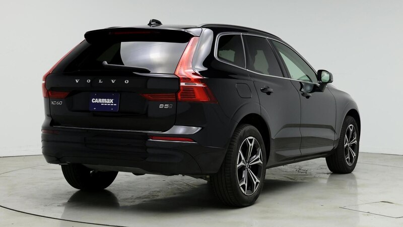 2022 Volvo XC60 B5 Momentum 8