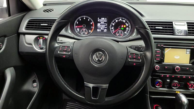 2014 Volkswagen Passat SE 10