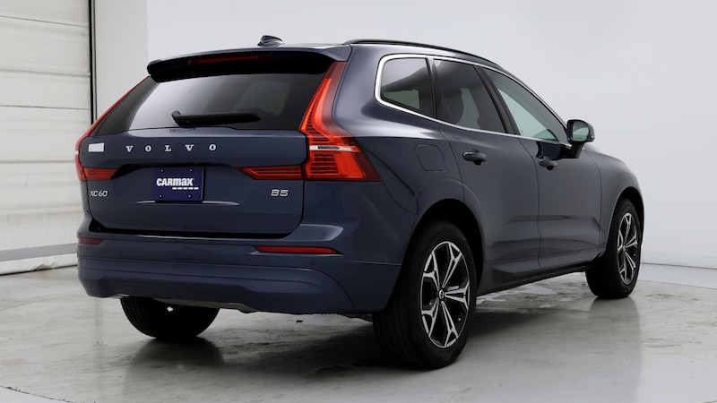 2022 Volvo XC60 B5 Momentum 8